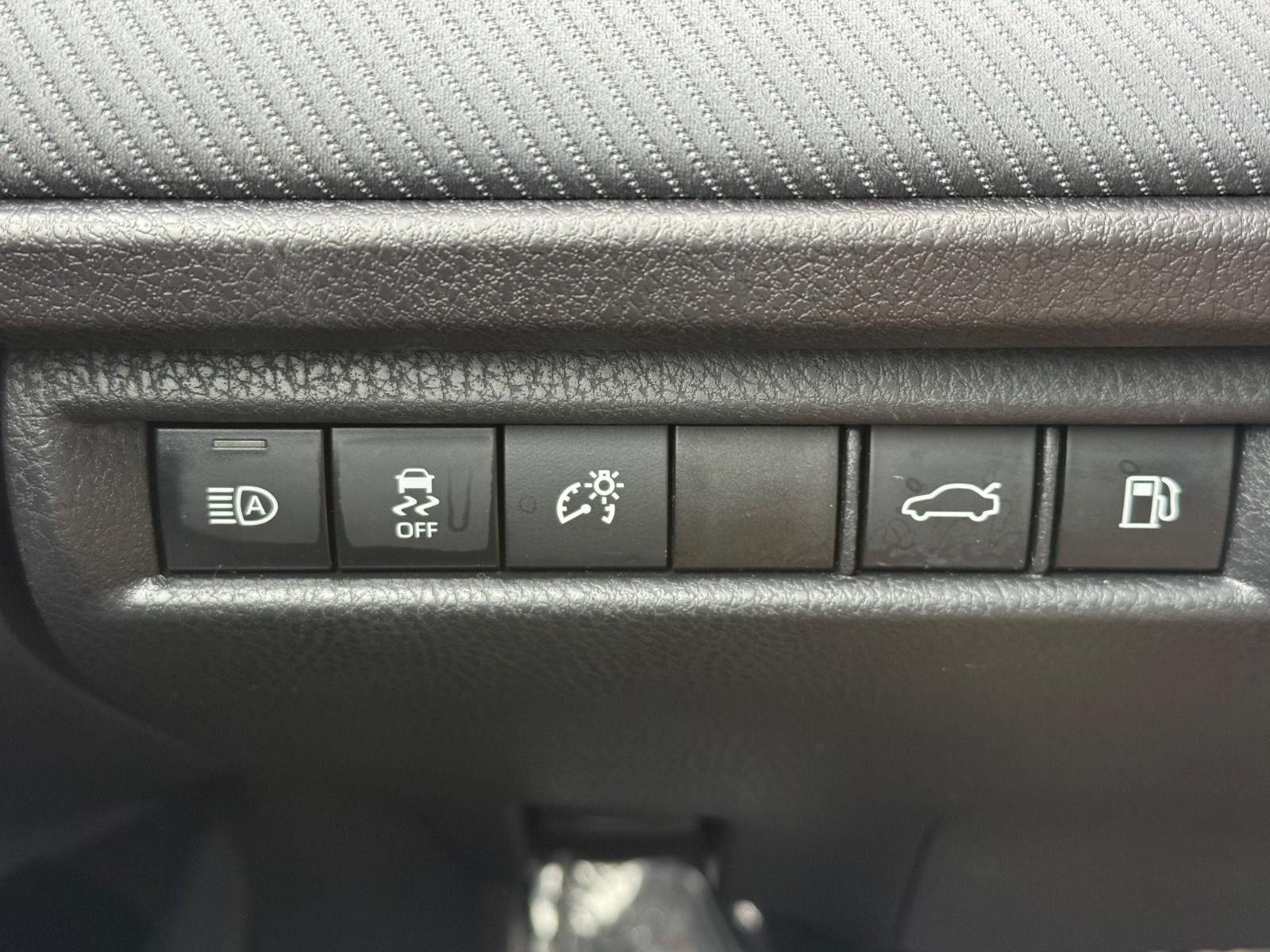 Toyota Camry Vehicle Image 21