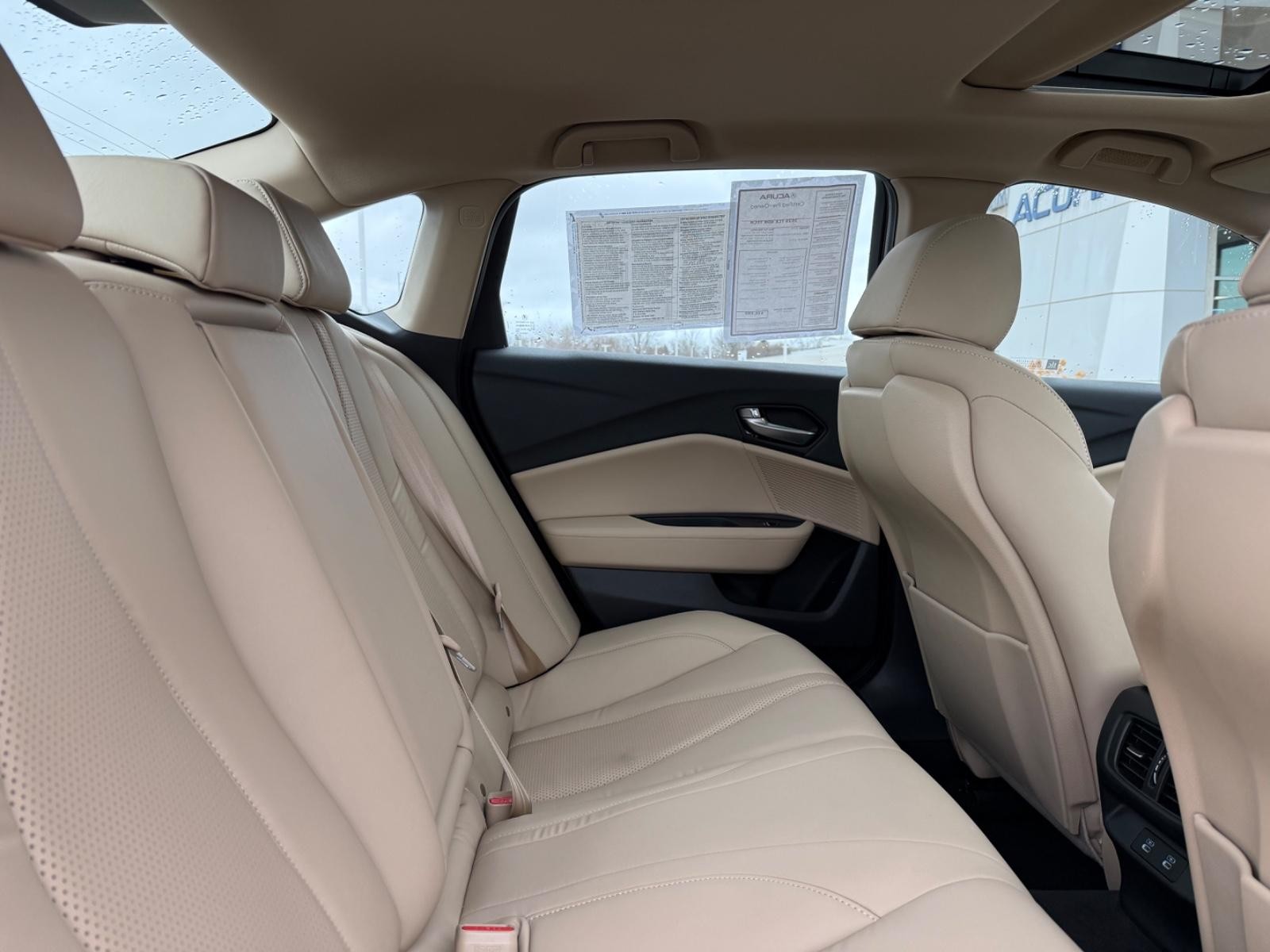 Acura TLX Vehicle Full-screen Gallery Image 09