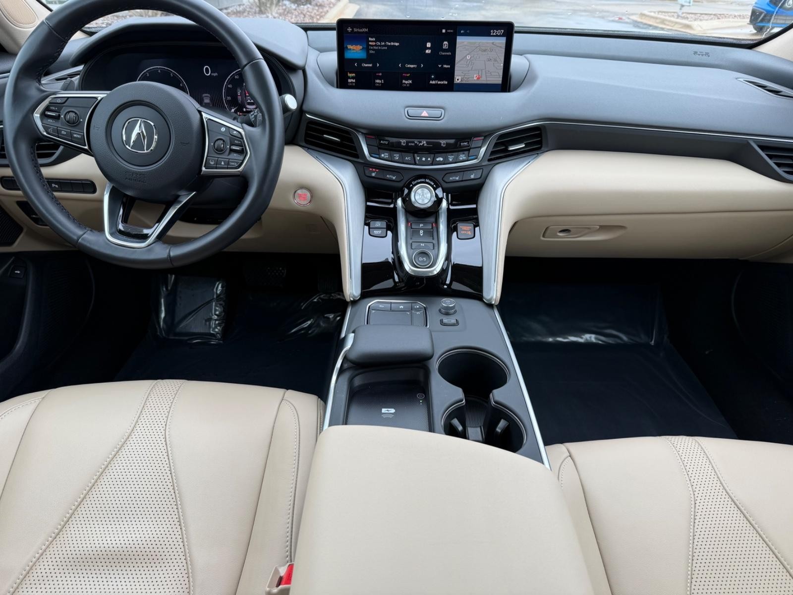 Acura TLX Vehicle Full-screen Gallery Image 10