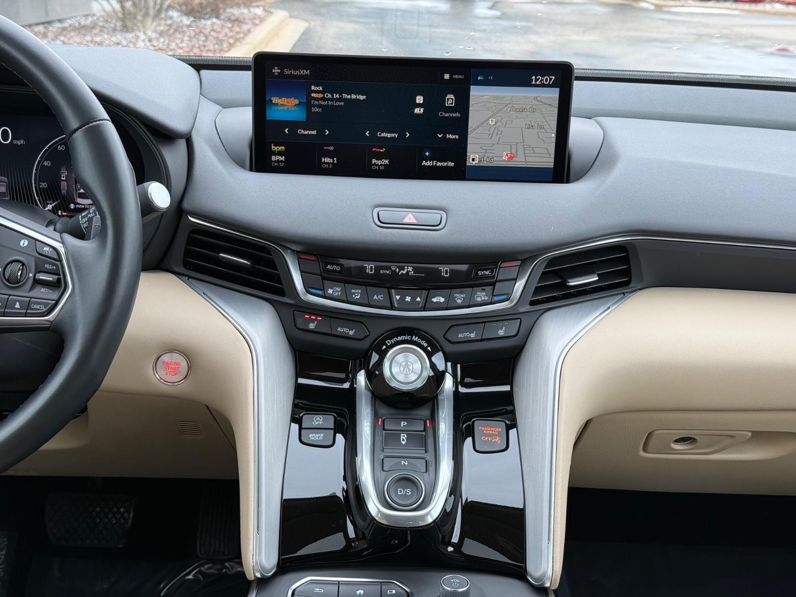 Acura TLX Vehicle Full-screen Gallery Image 11