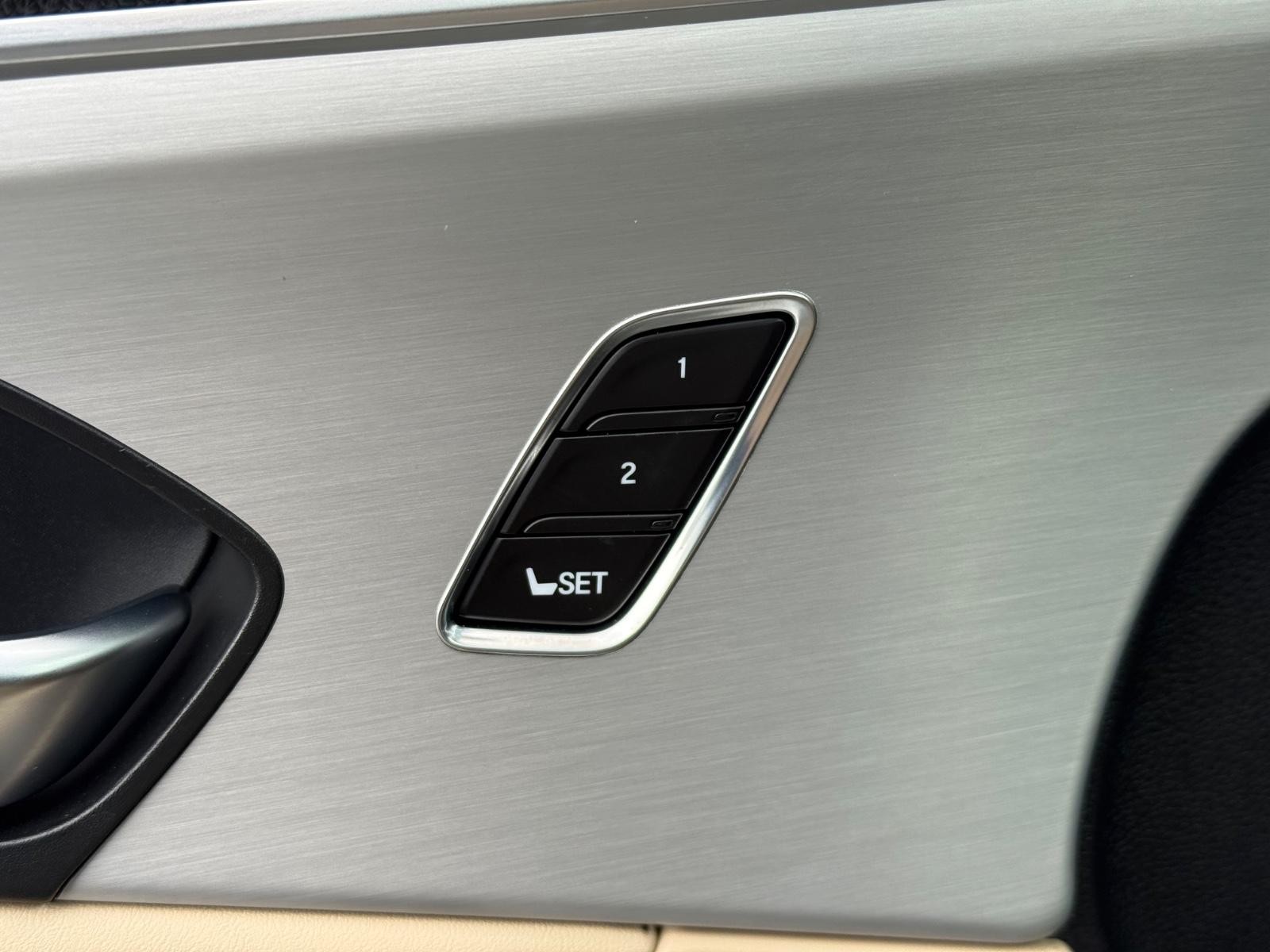 Acura TLX Vehicle Full-screen Gallery Image 14