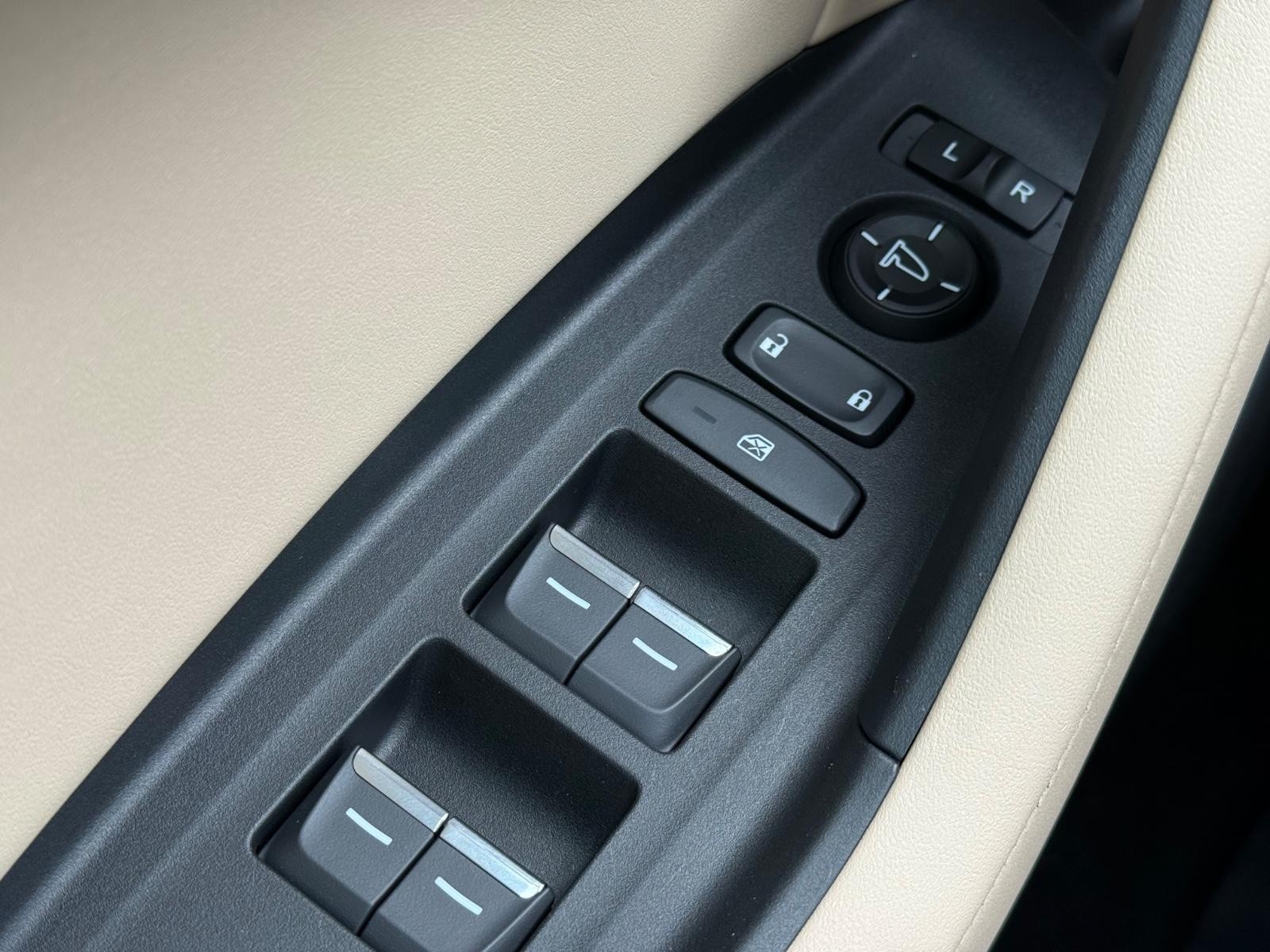 Acura TLX Vehicle Full-screen Gallery Image 20