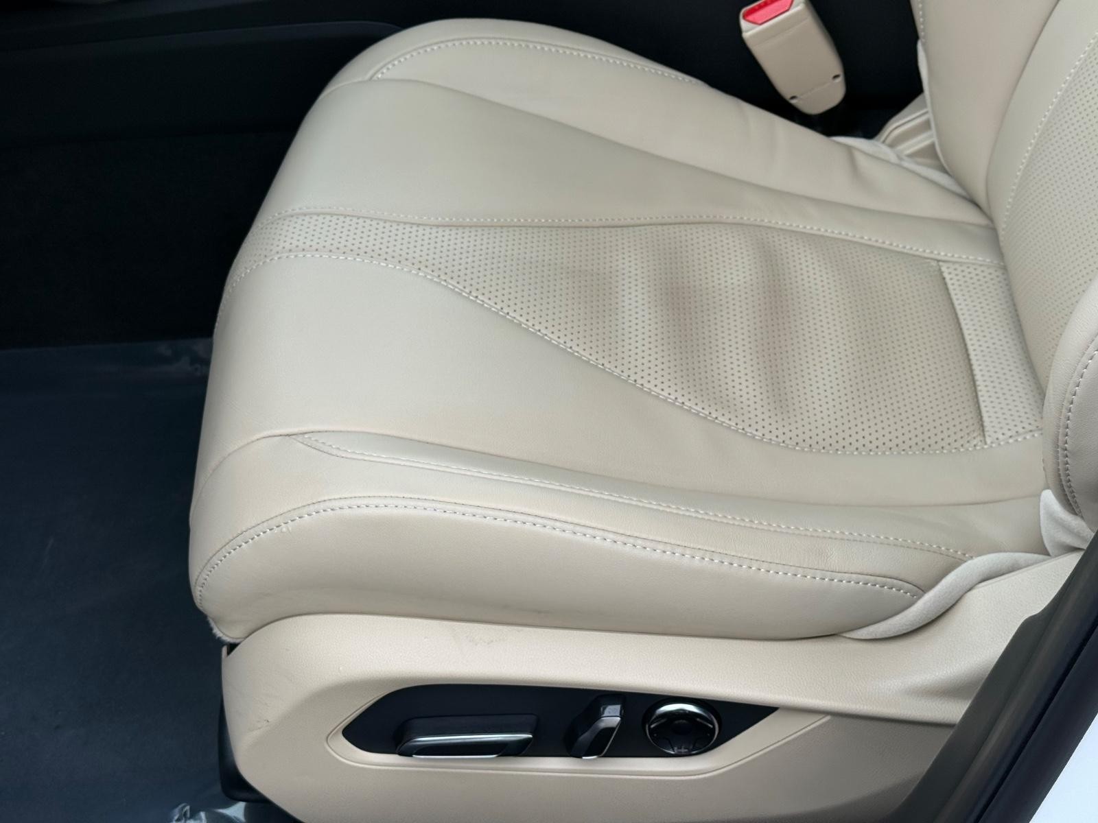 Acura TLX Vehicle Full-screen Gallery Image 21