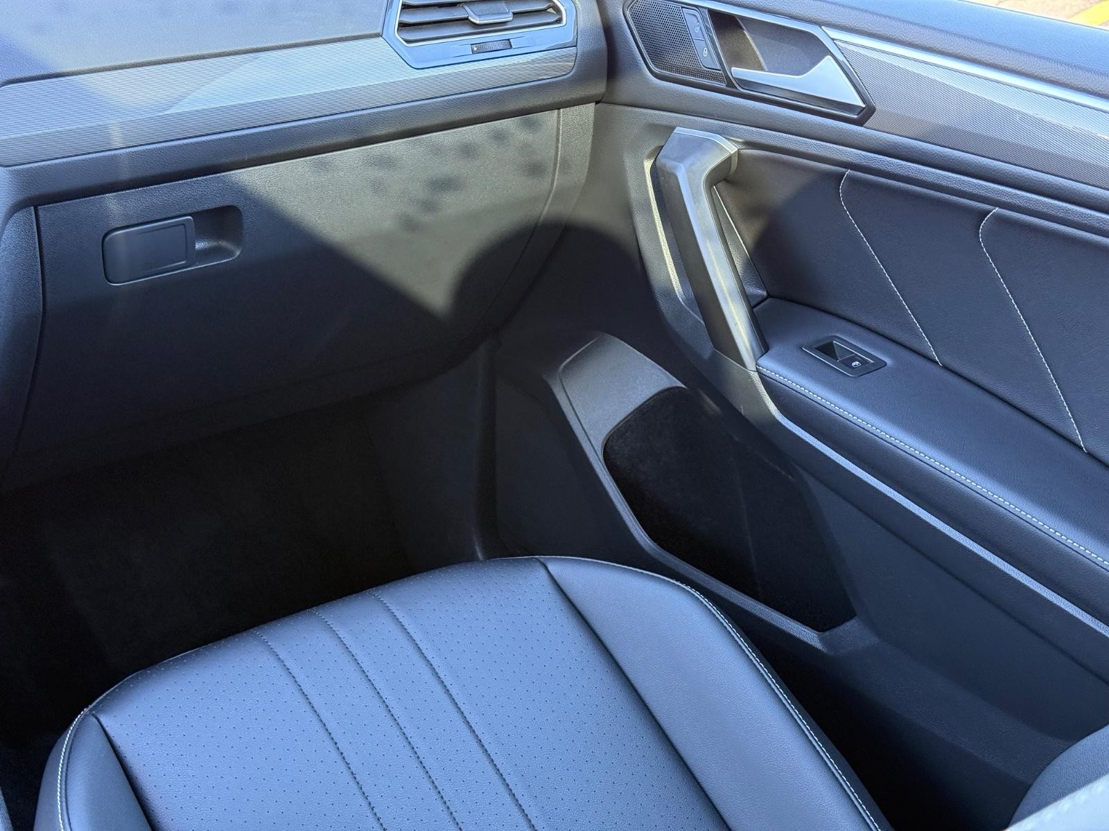 Volkswagen Tiguan Vehicle Image 15