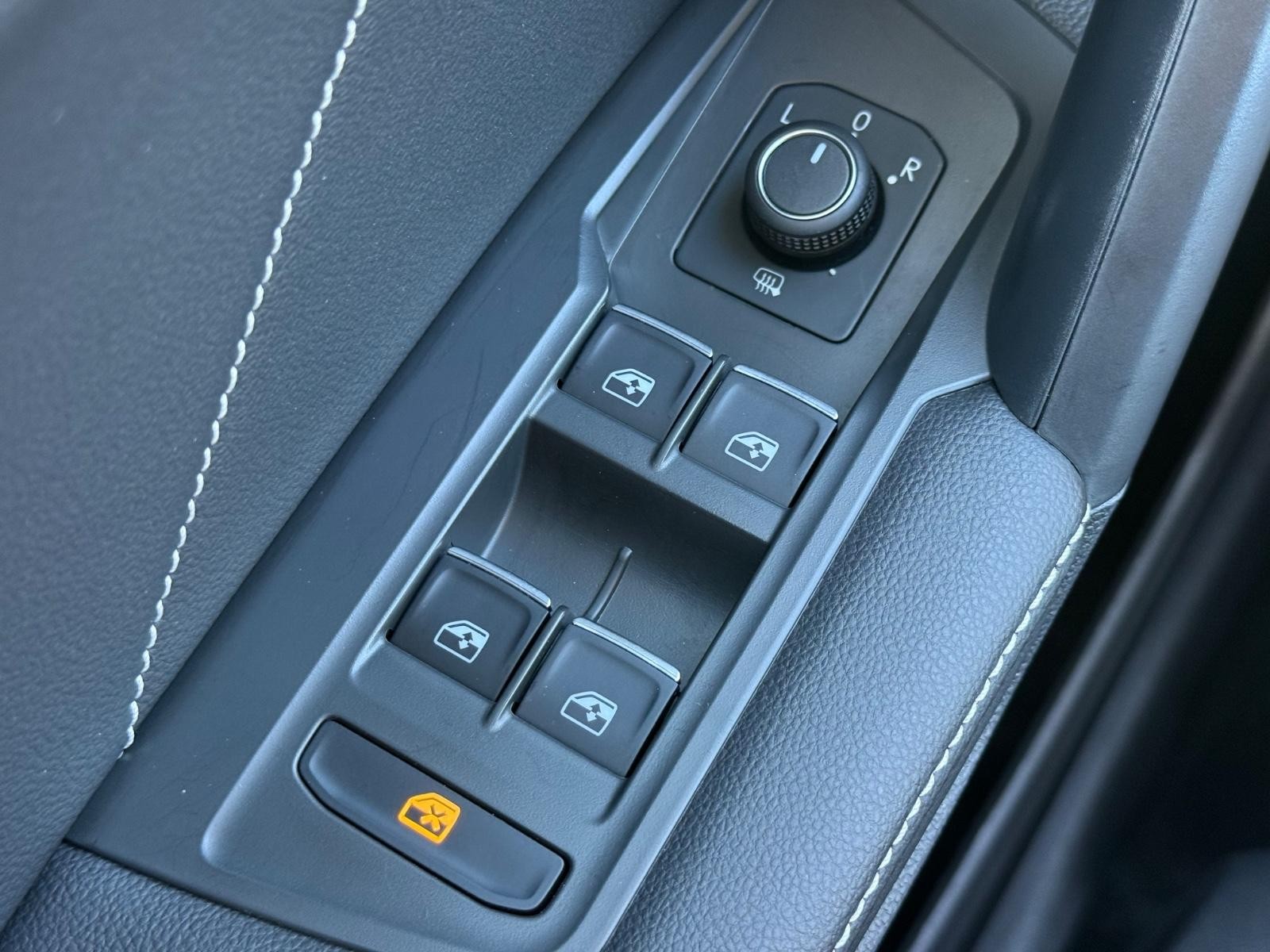 Volkswagen Tiguan Vehicle Image 21