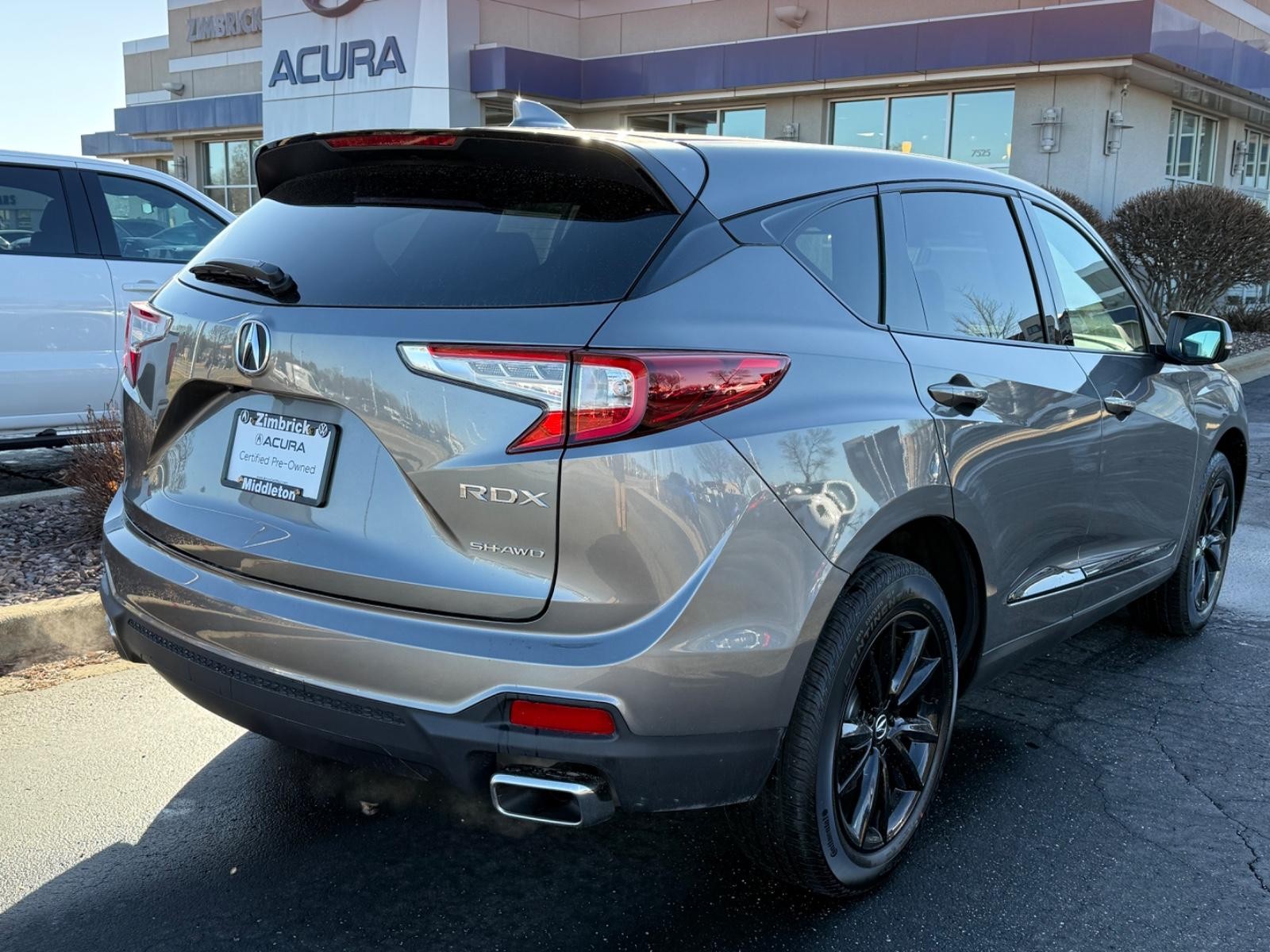 Acura RDX Vehicle Full-screen Gallery Image 03