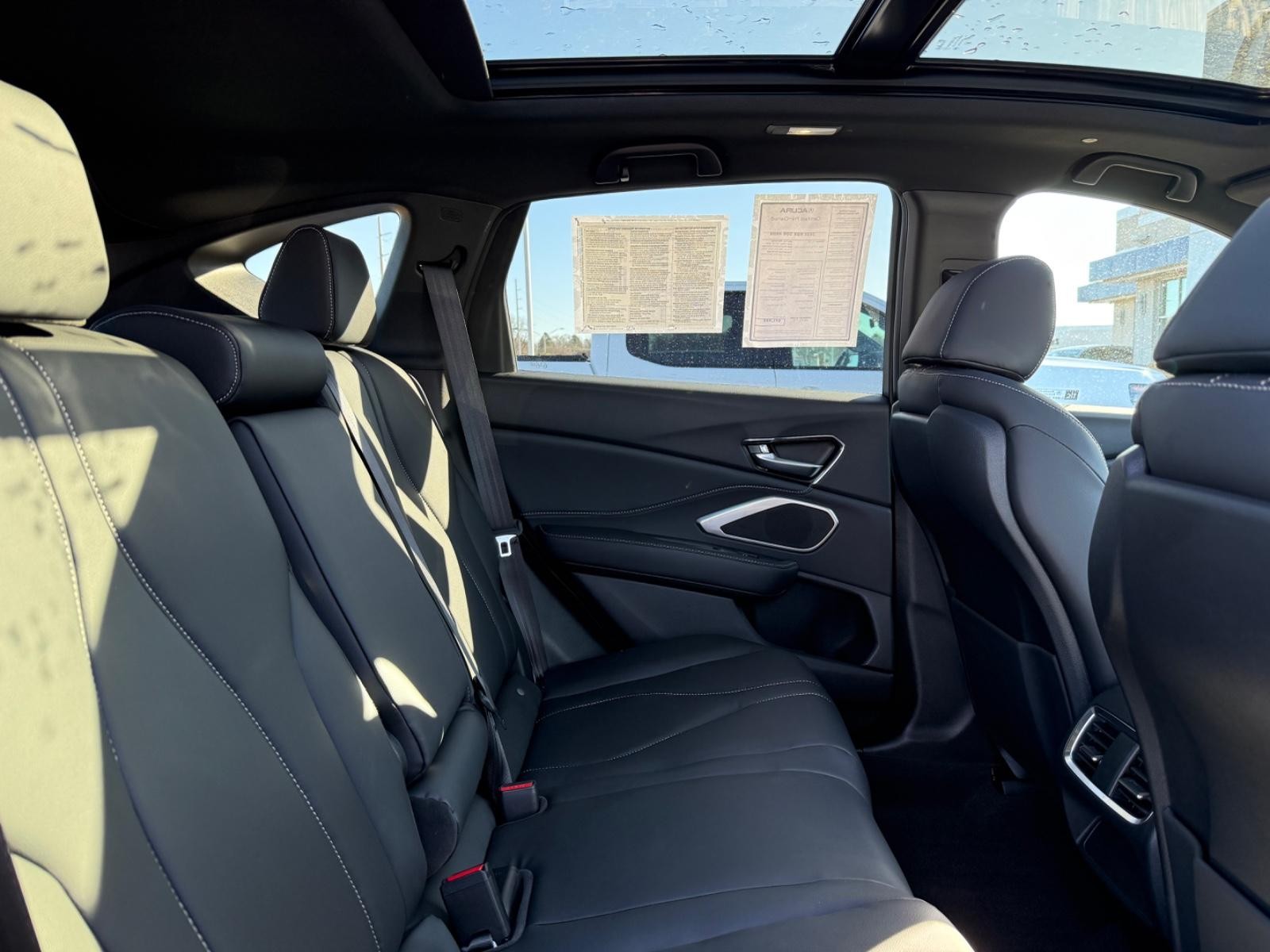 Acura RDX Vehicle Full-screen Gallery Image 10