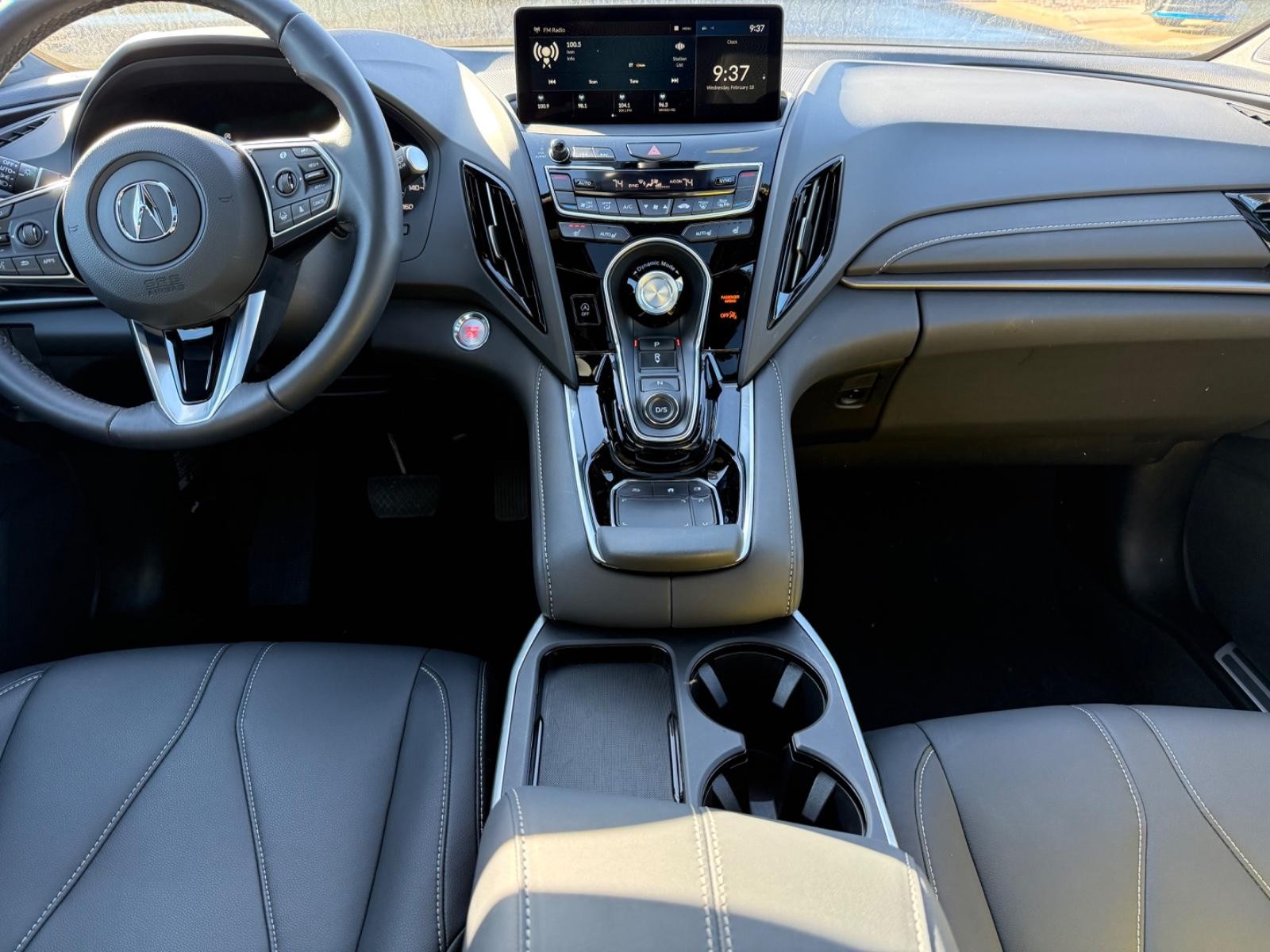 Acura RDX Vehicle Full-screen Gallery Image 11