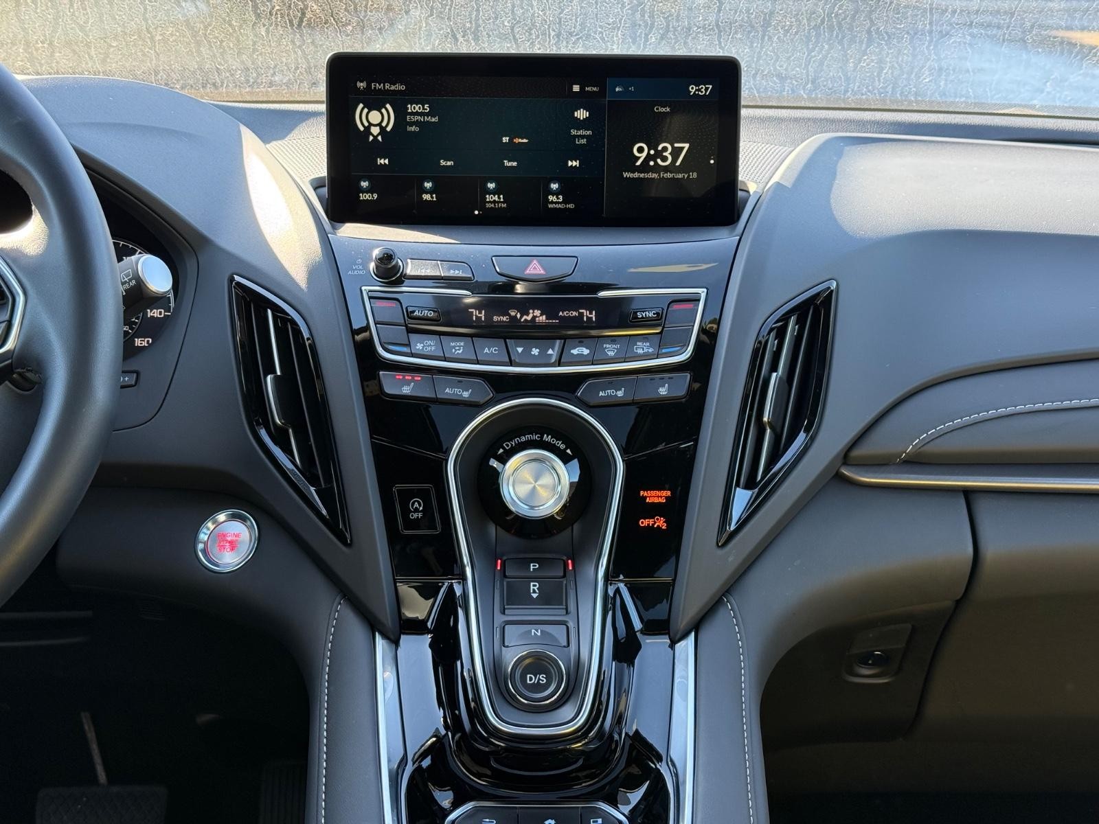 Acura RDX Vehicle Full-screen Gallery Image 12