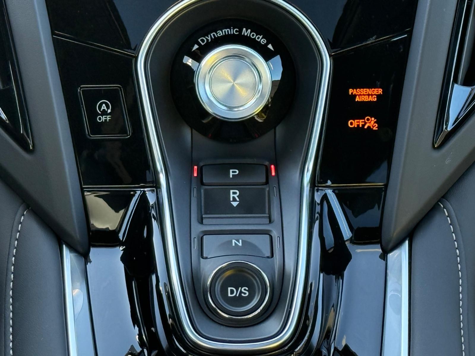 Acura RDX Vehicle Full-screen Gallery Image 13