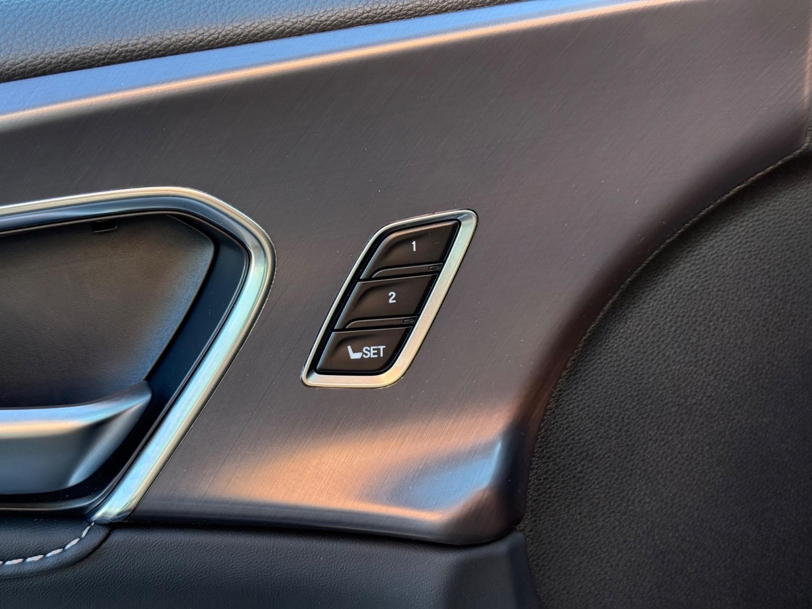 Acura RDX Vehicle Full-screen Gallery Image 16