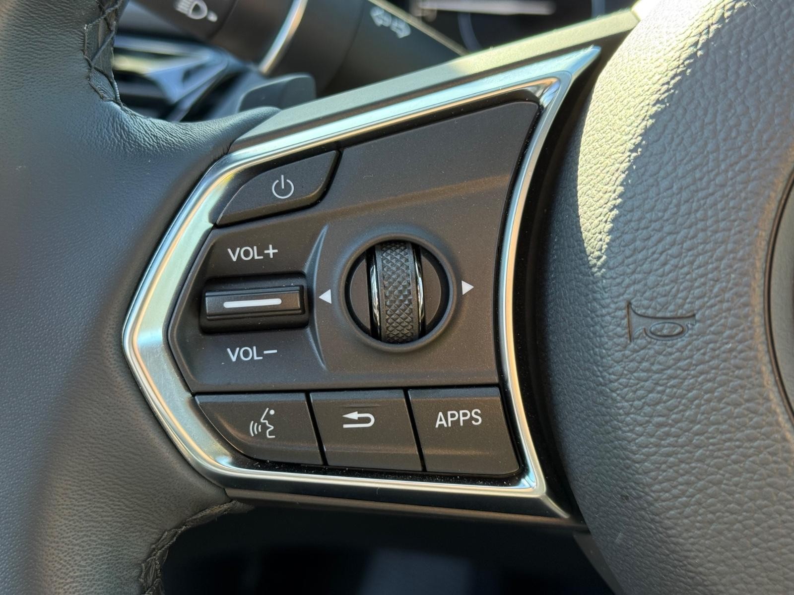 Acura RDX Vehicle Full-screen Gallery Image 17