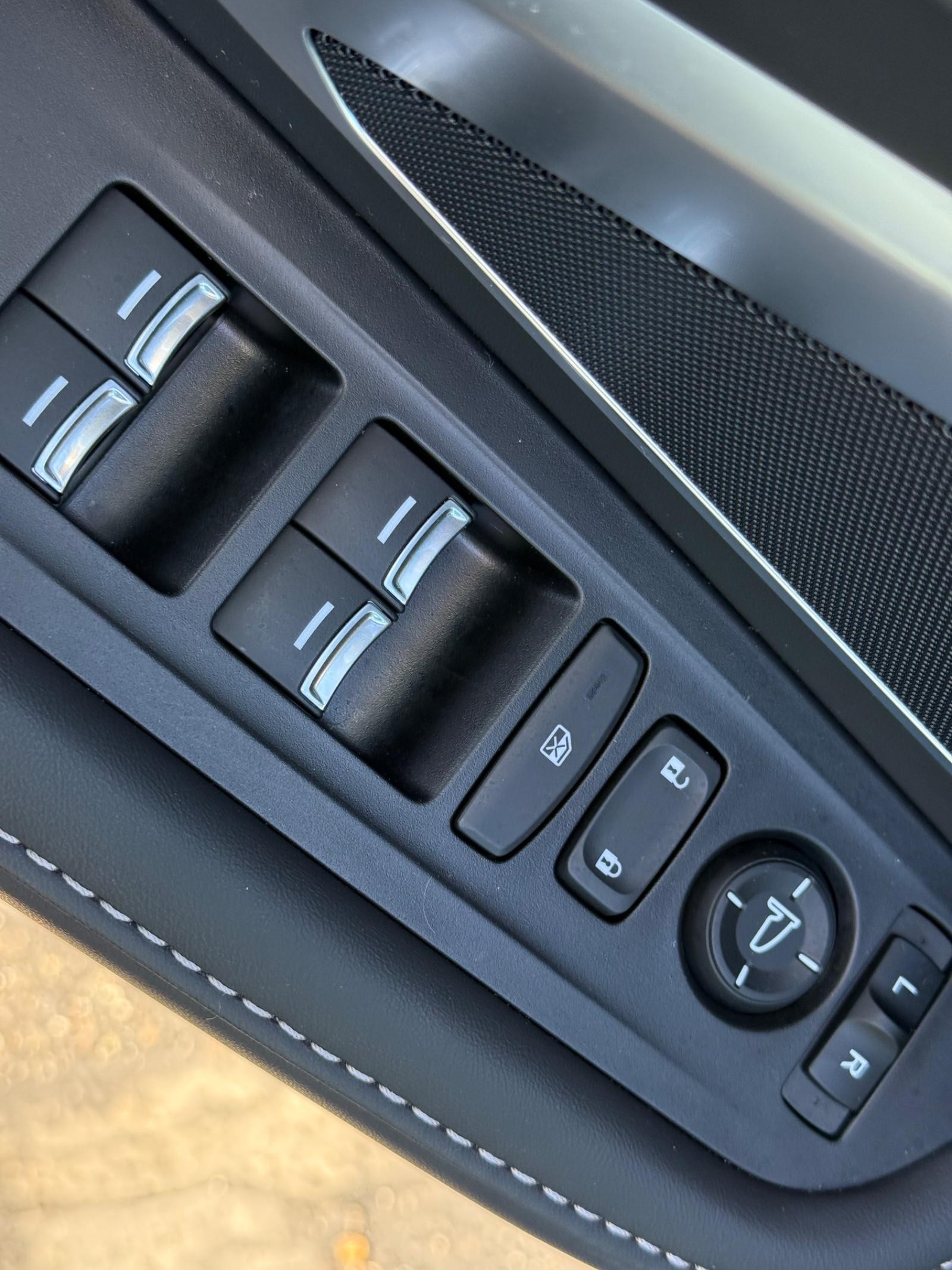 Acura RDX Vehicle Full-screen Gallery Image 22