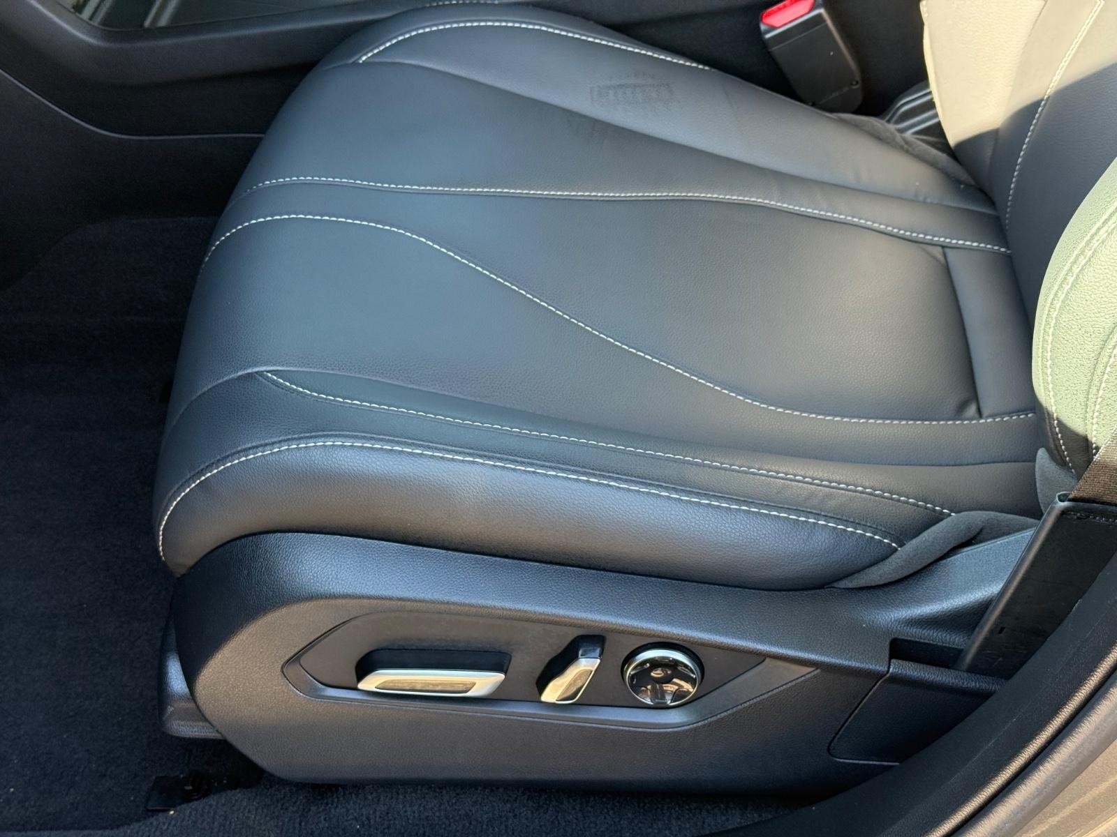 Acura RDX Vehicle Full-screen Gallery Image 23