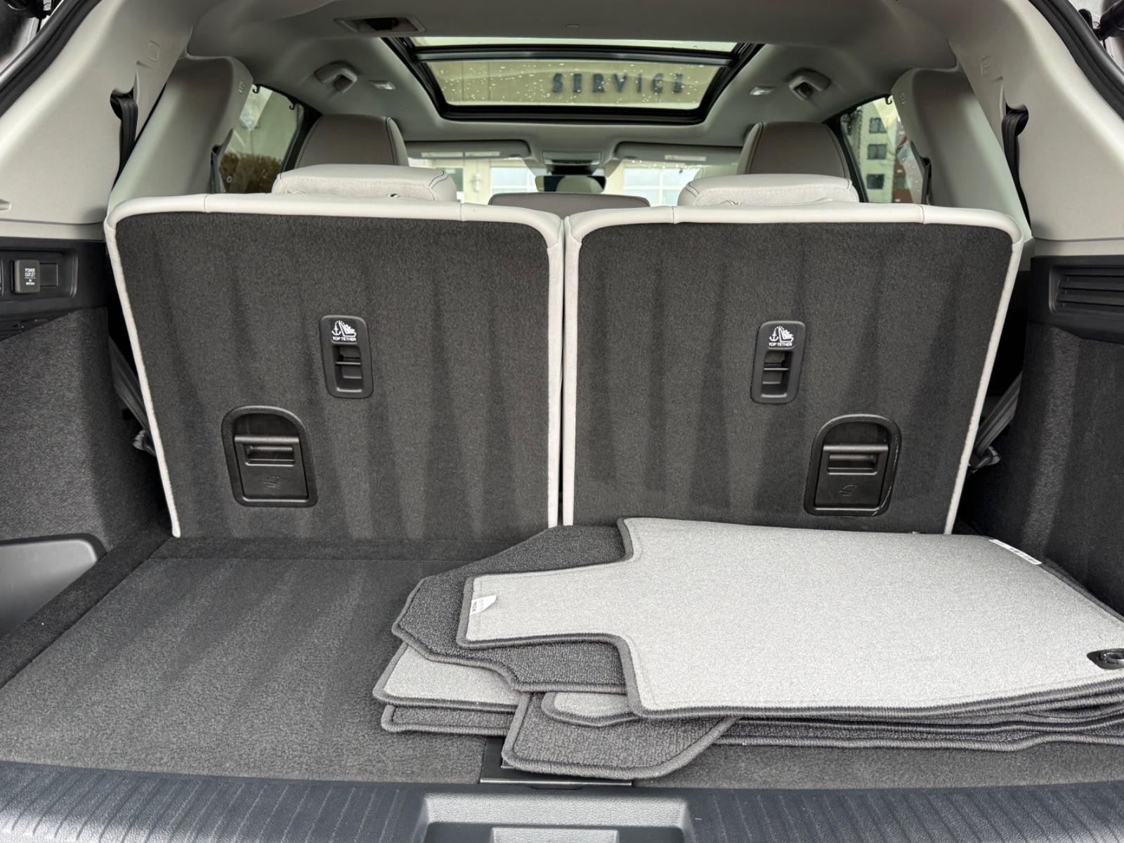 Acura MDX Vehicle Full-screen Gallery Image 05