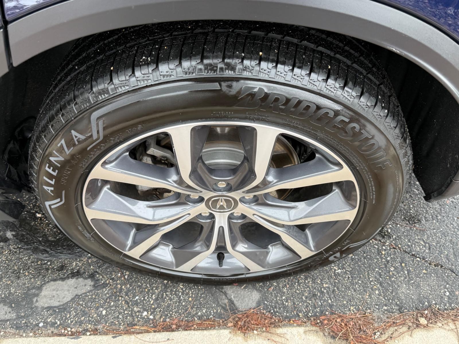 Acura MDX Vehicle Full-screen Gallery Image 07