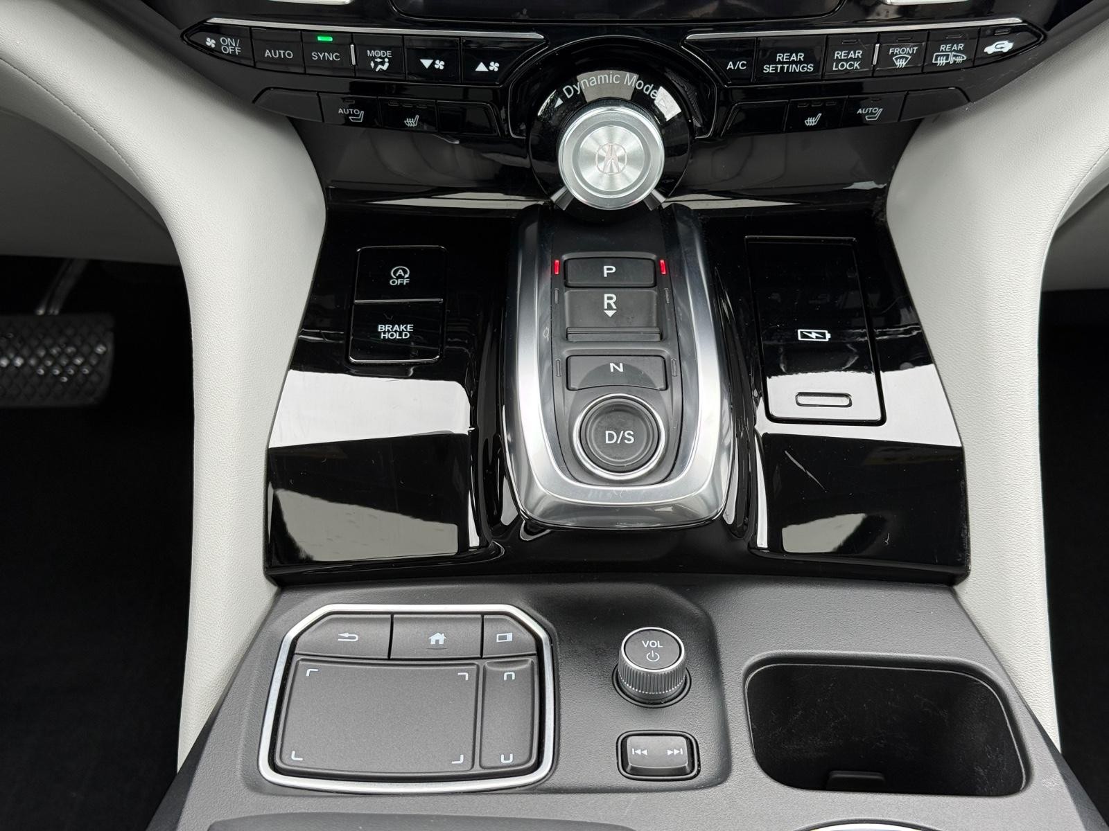 Acura MDX Vehicle Full-screen Gallery Image 13