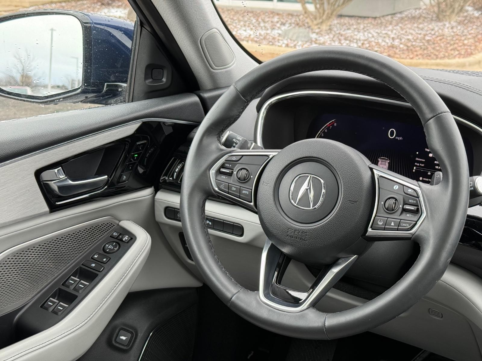 Acura MDX Vehicle Full-screen Gallery Image 14