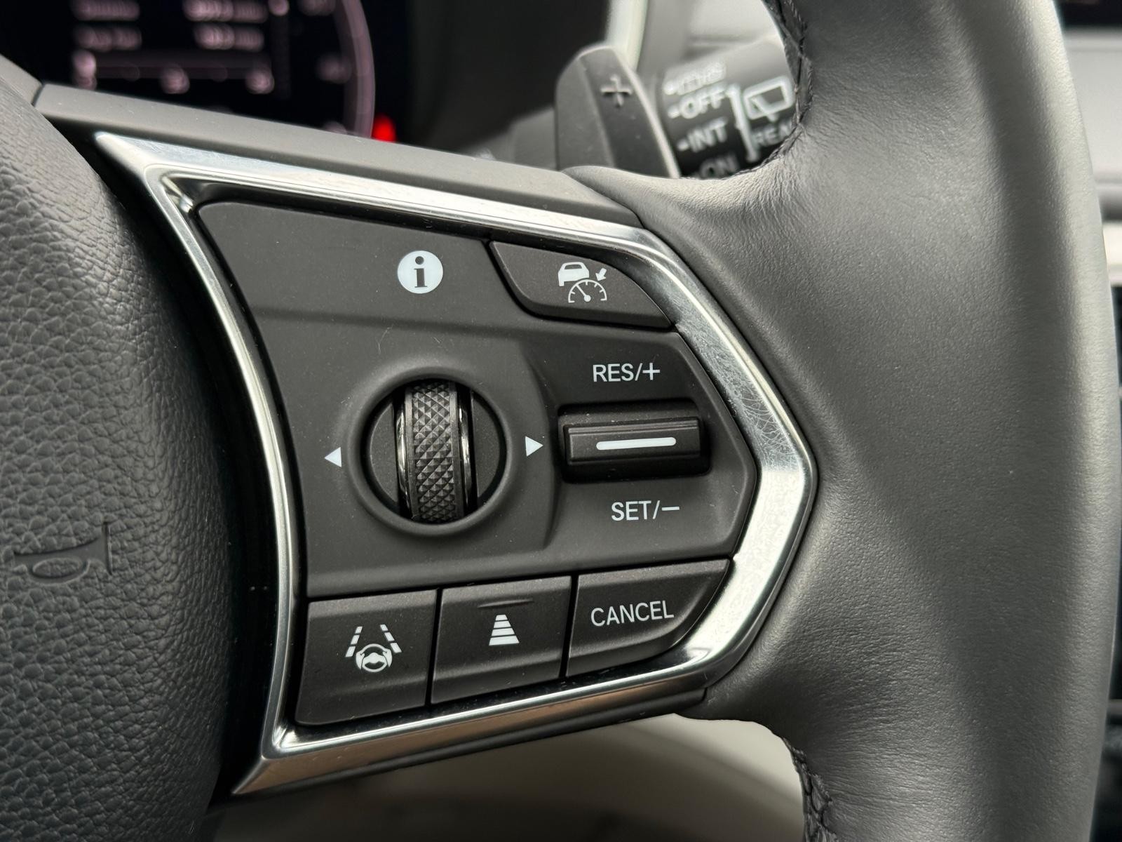 Acura MDX Vehicle Full-screen Gallery Image 18
