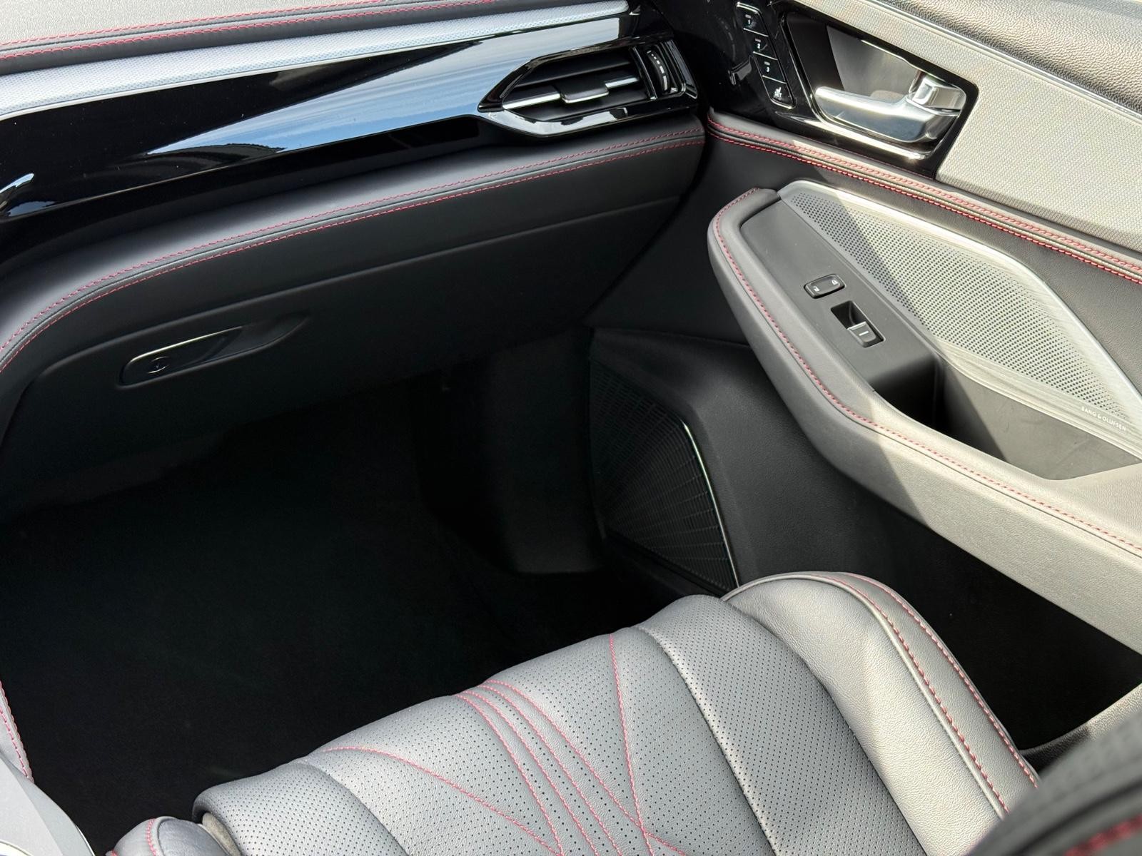 Acura MDX Vehicle Image 10