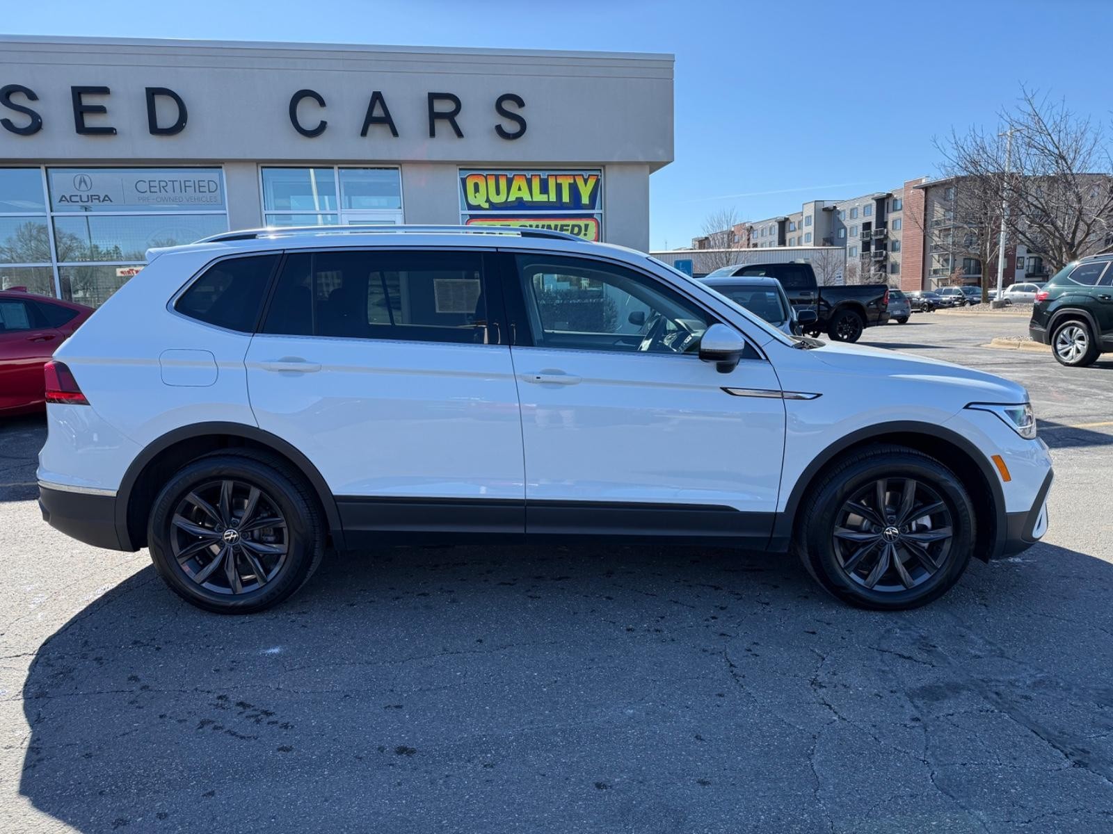 Volkswagen Tiguan Vehicle Image 02