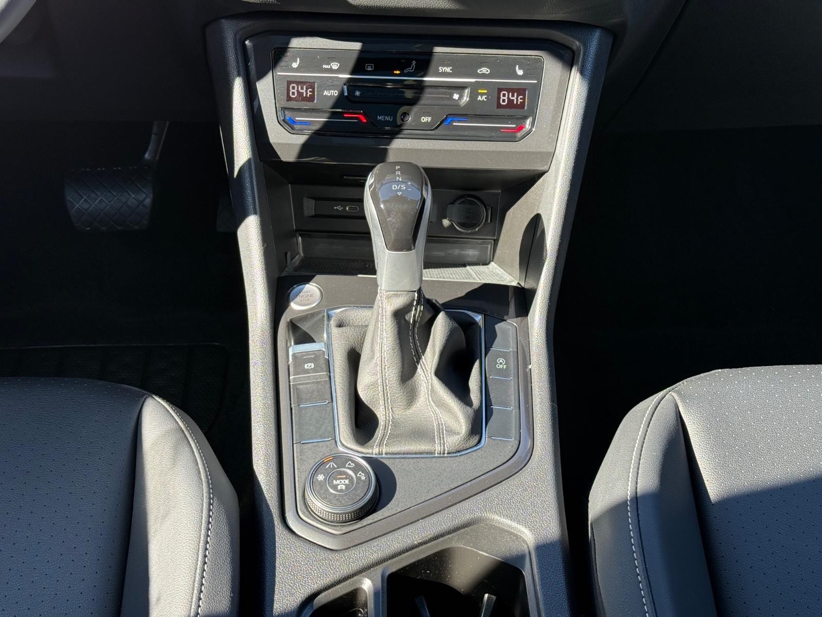 Volkswagen Tiguan Vehicle Image 13