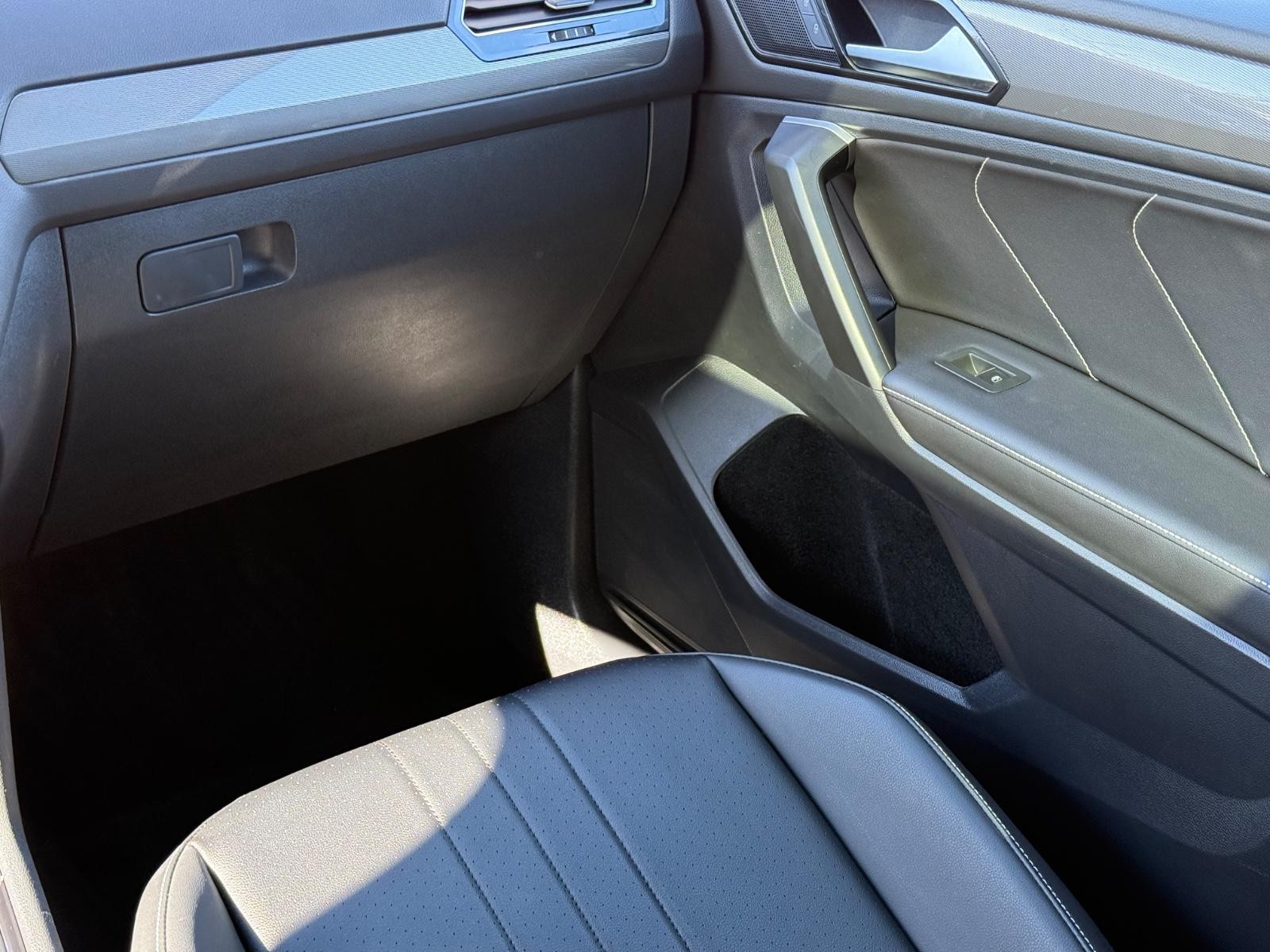 Volkswagen Tiguan Vehicle Image 15