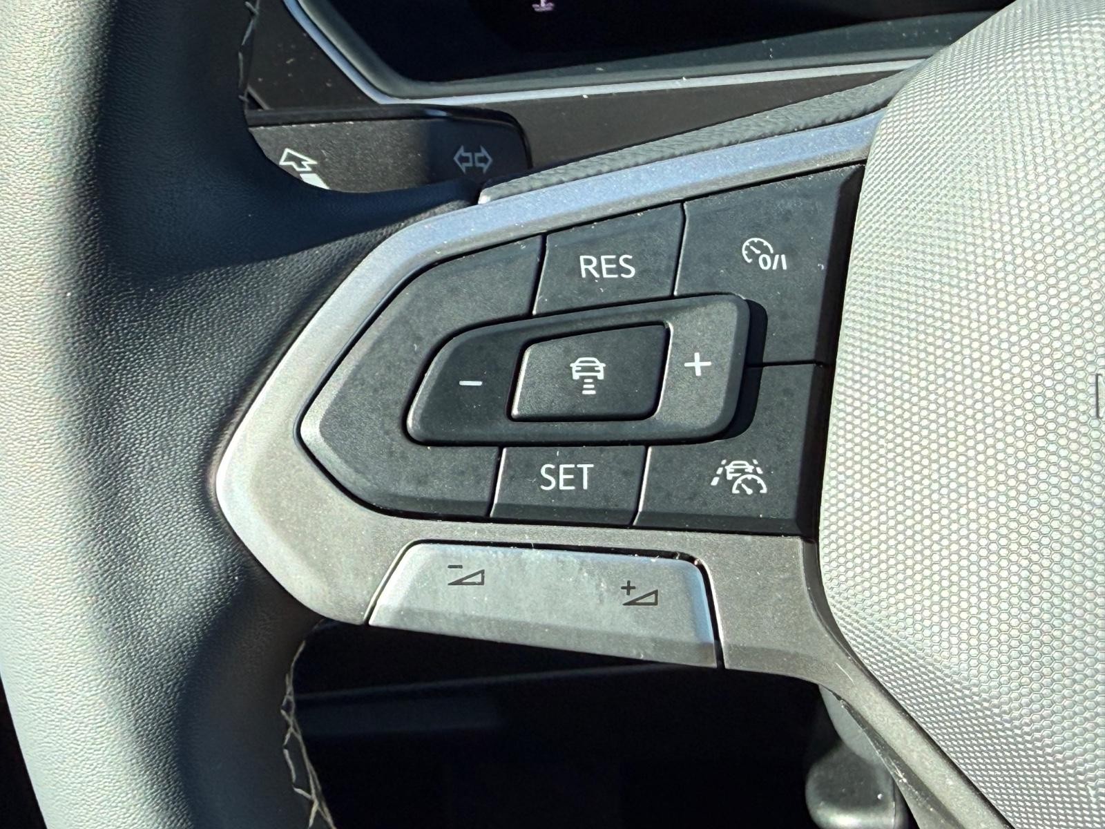 Volkswagen Tiguan Vehicle Image 16