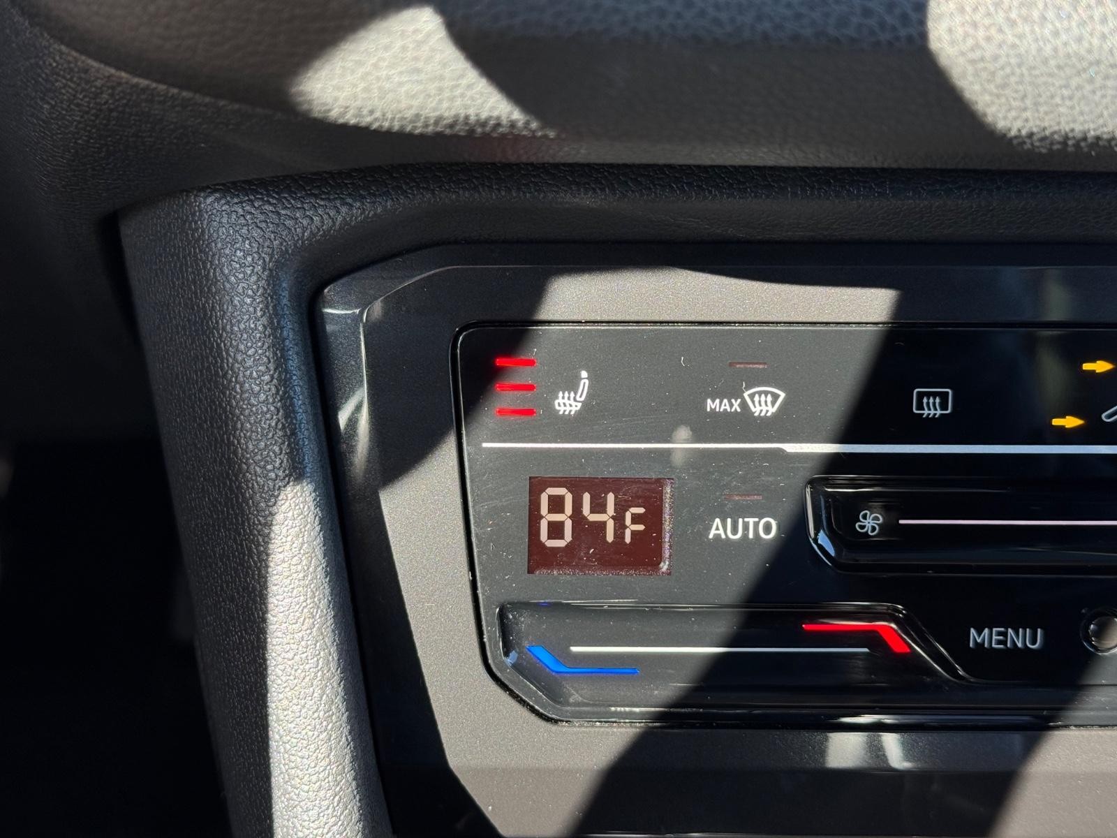 Volkswagen Tiguan Vehicle Image 20