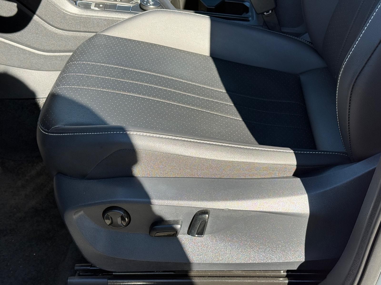 Volkswagen Tiguan Vehicle Image 22