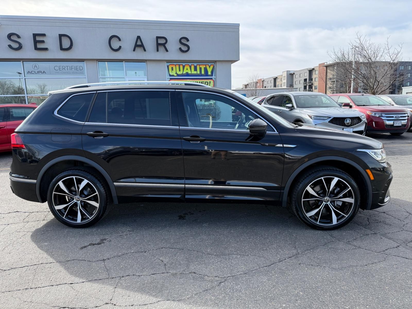 Volkswagen Tiguan Vehicle Image 02