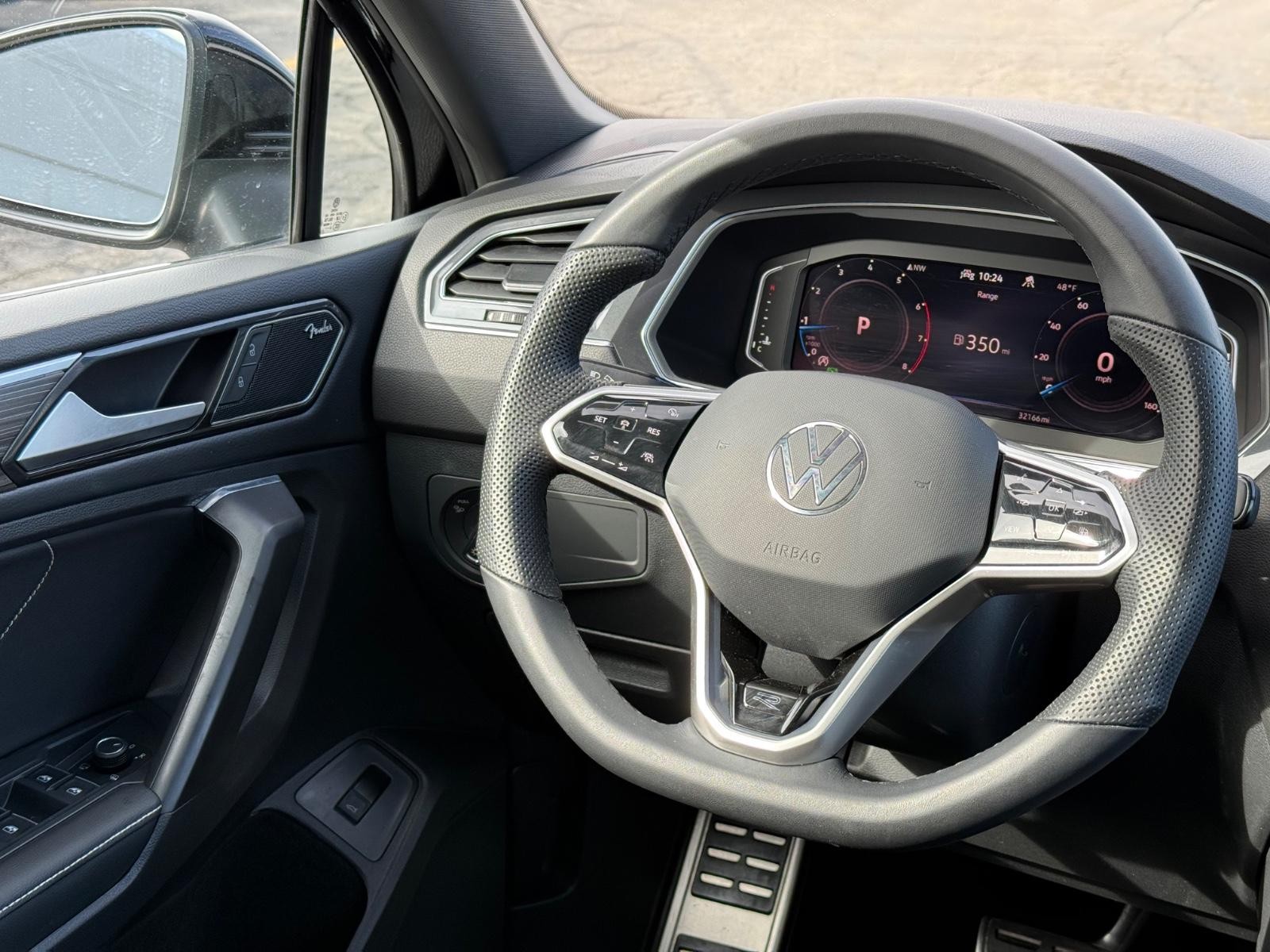 Volkswagen Tiguan Vehicle Image 14