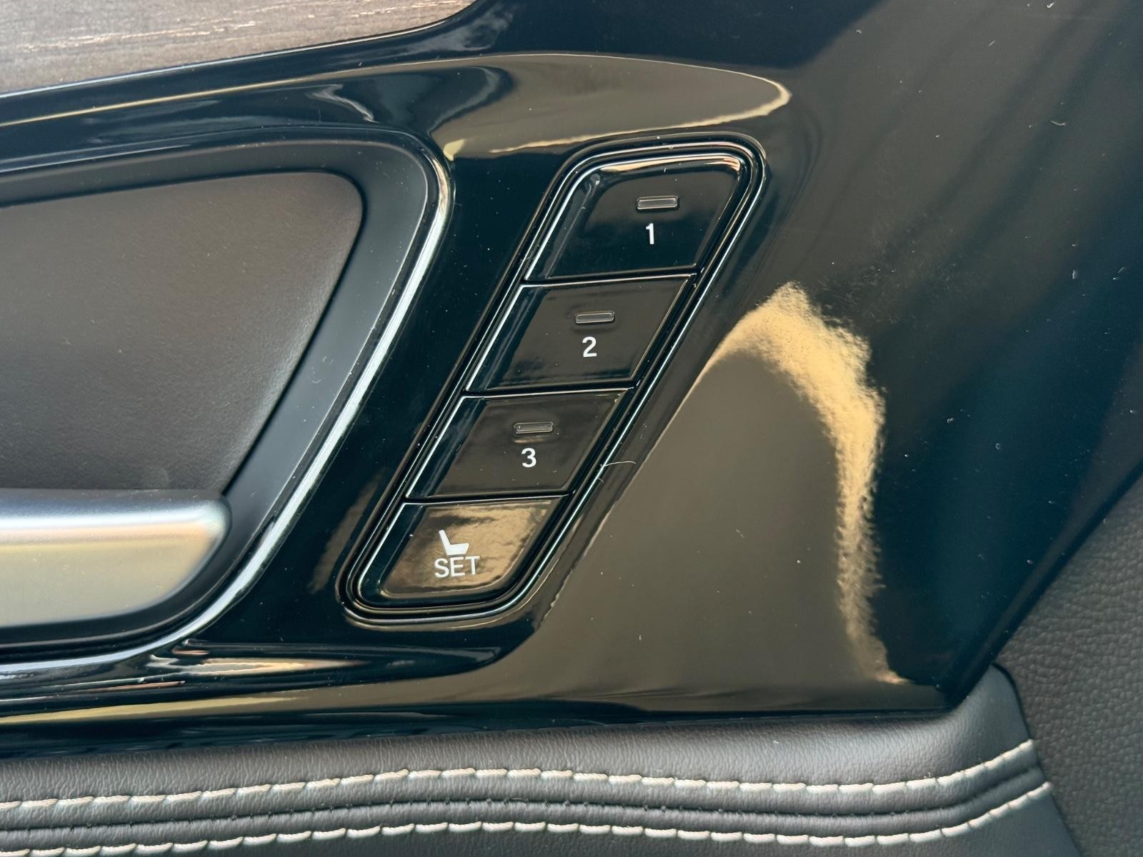 Acura MDX Vehicle Image 10