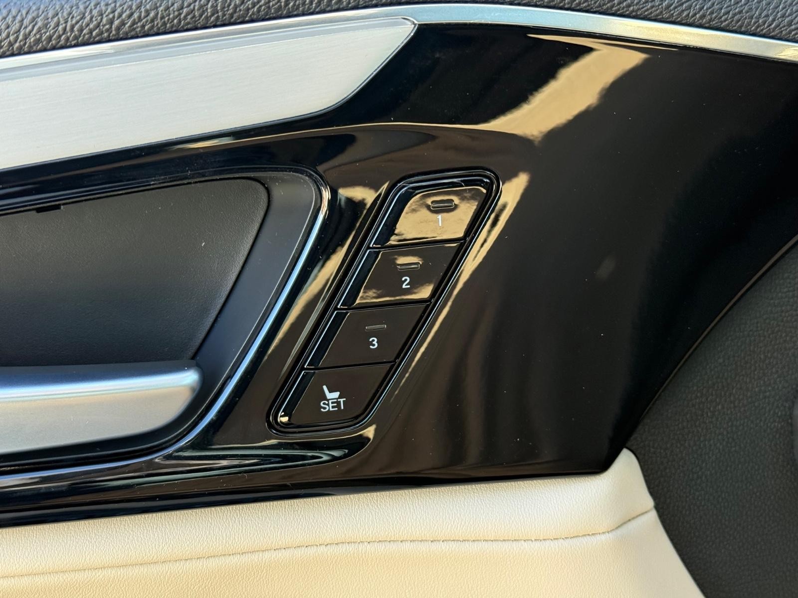 Acura MDX Vehicle Image 10