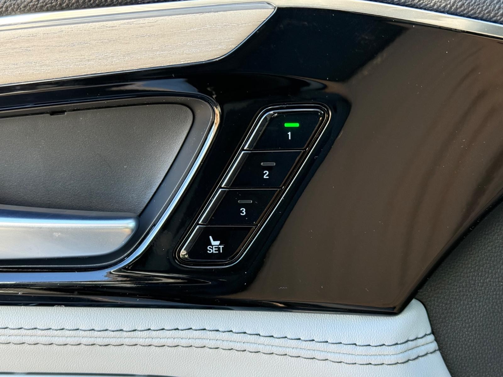 Acura MDX Vehicle Image 10