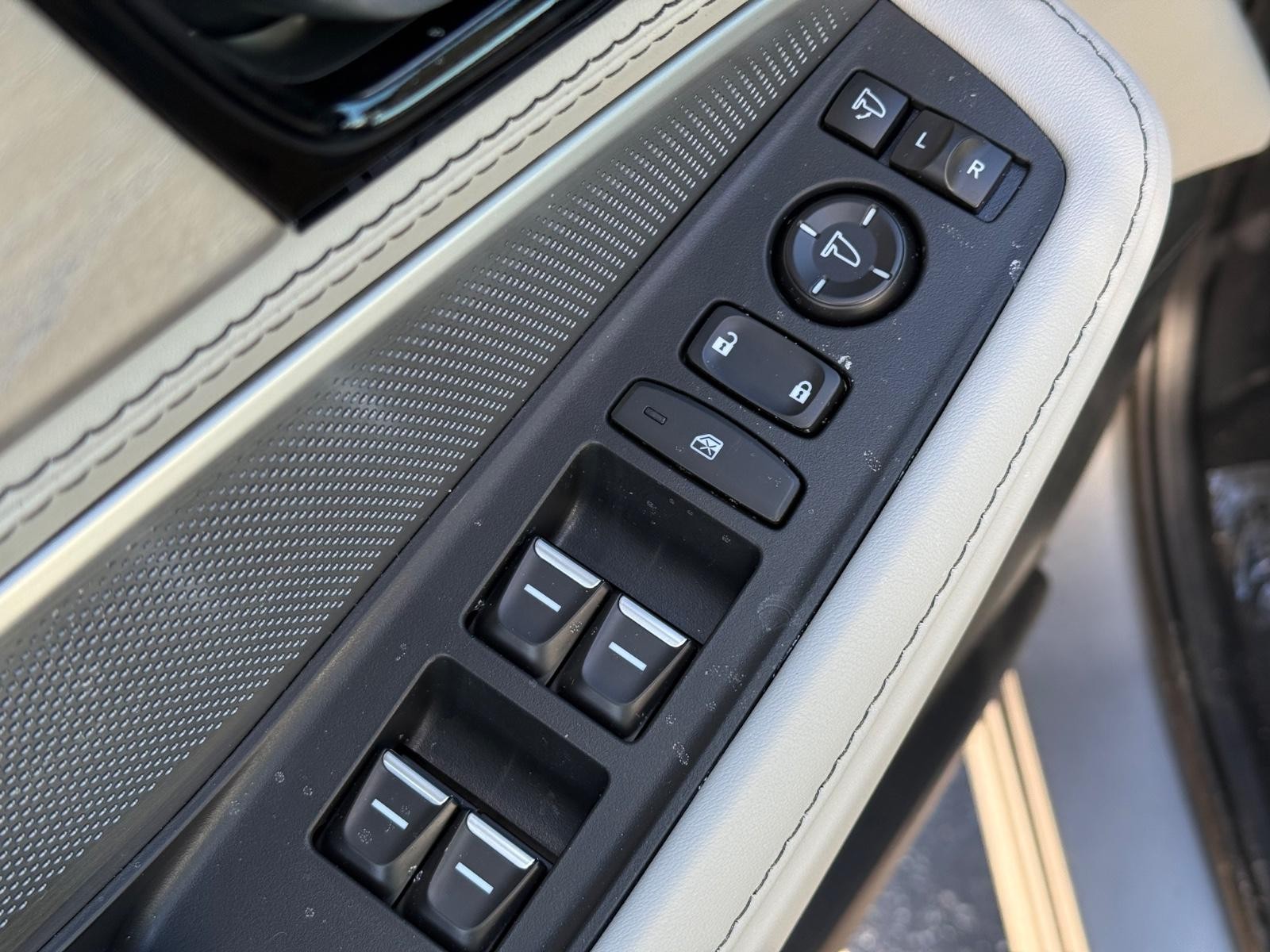 Acura MDX Vehicle Image 15