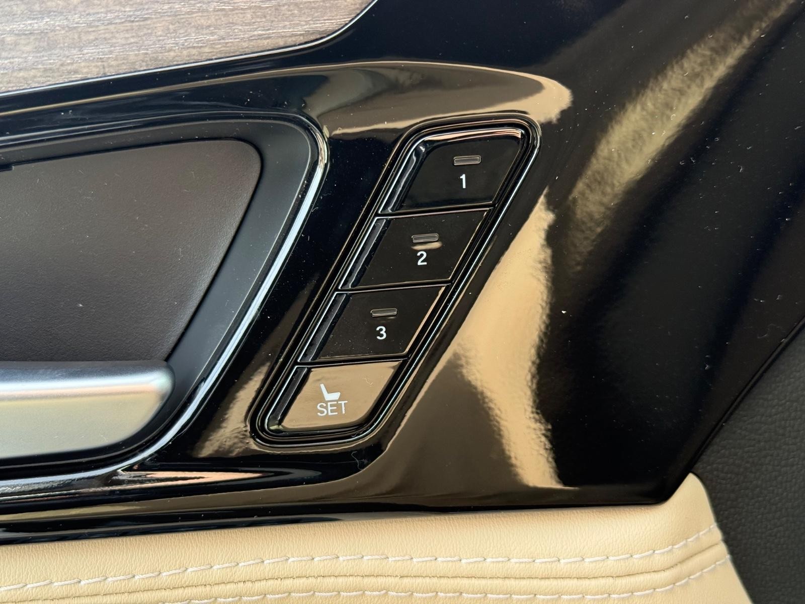 Acura MDX Vehicle Image 10