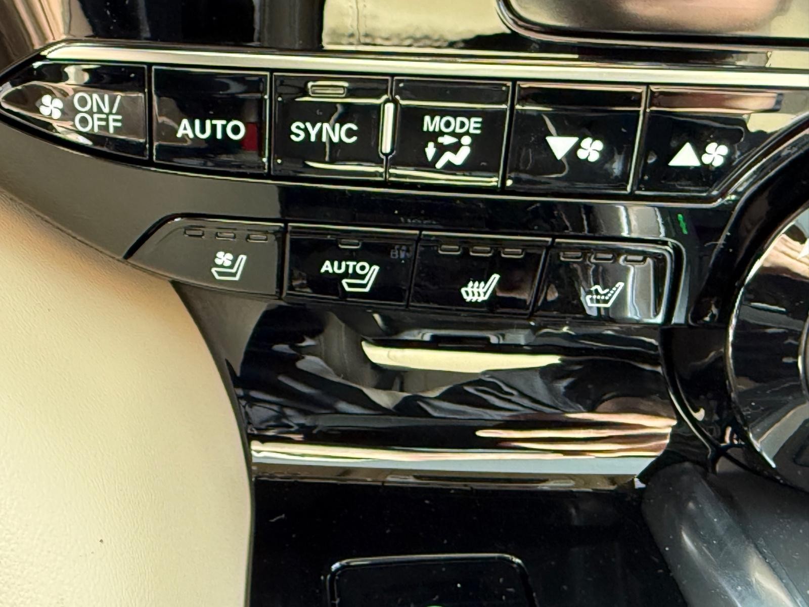 Acura MDX Vehicle Image 14