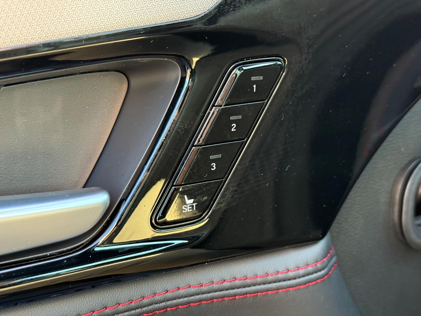 Acura MDX Vehicle Image 11