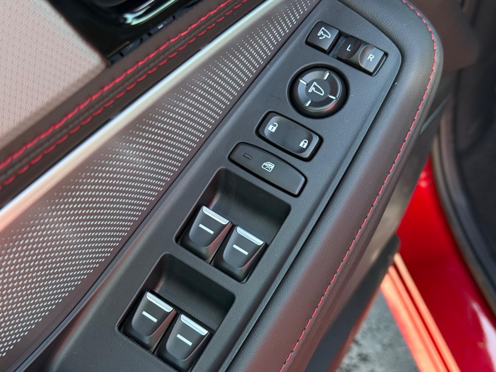 Acura MDX Vehicle Image 16