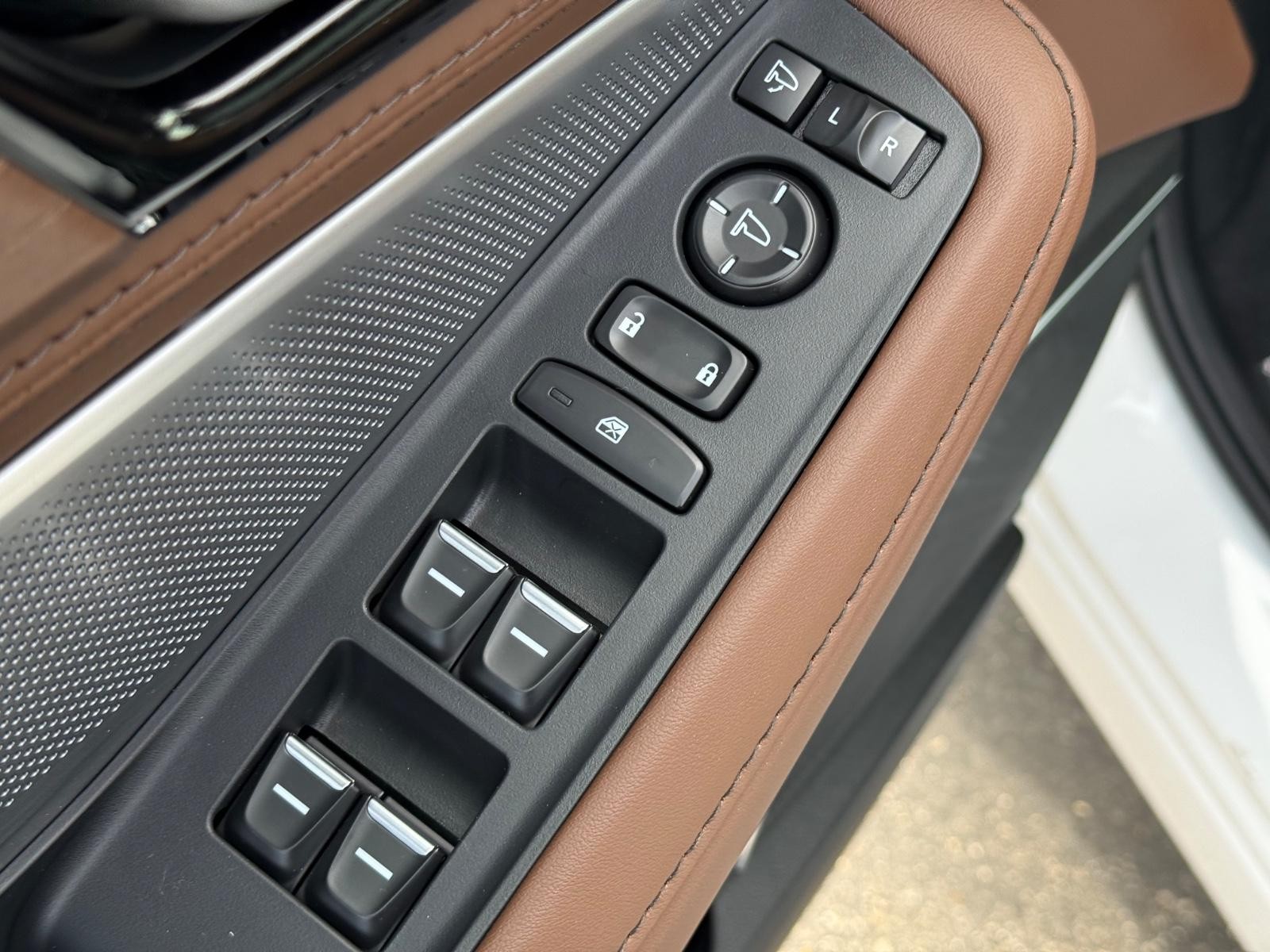 Acura MDX Vehicle Image 16