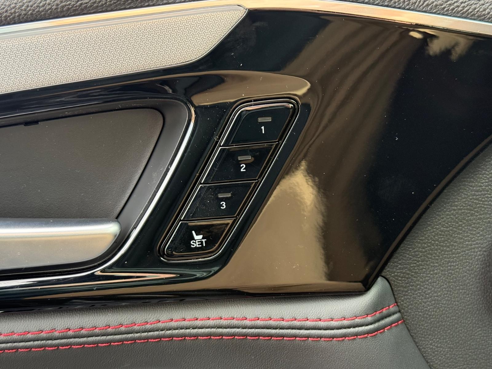 Acura MDX Vehicle Image 11