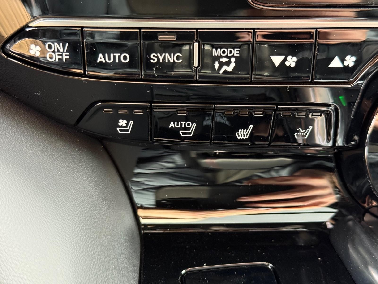 Acura MDX Vehicle Image 15