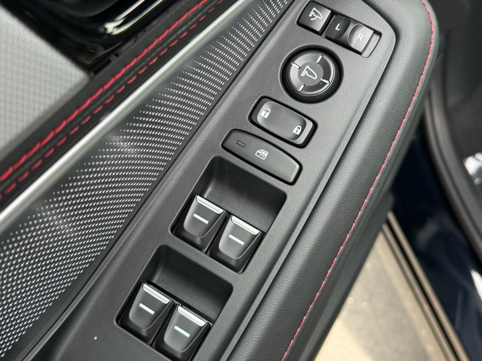 Acura MDX Vehicle Image 16