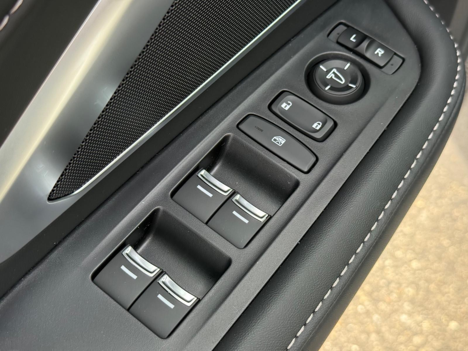 Acura RDX Vehicle Image 16