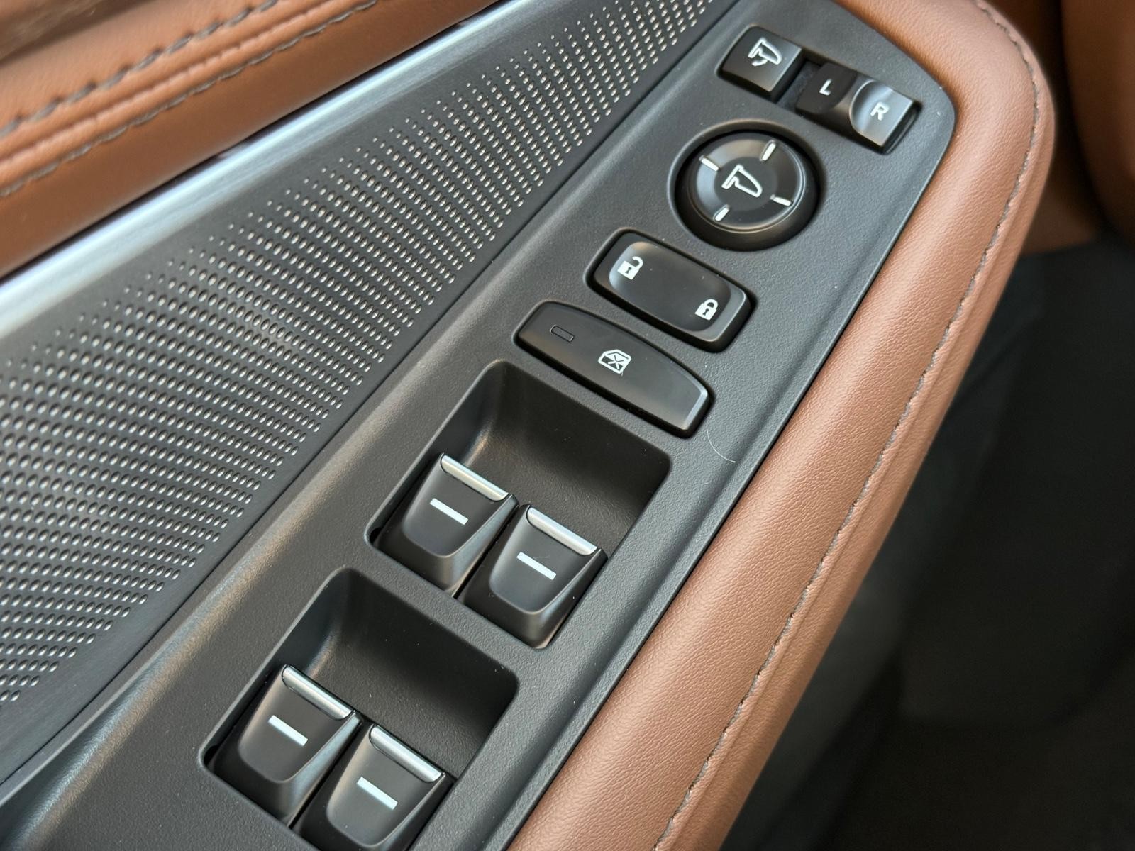 Acura MDX Vehicle Image 14