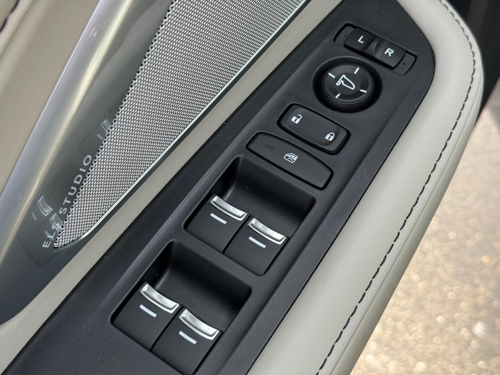 Acura RDX Vehicle Image 17