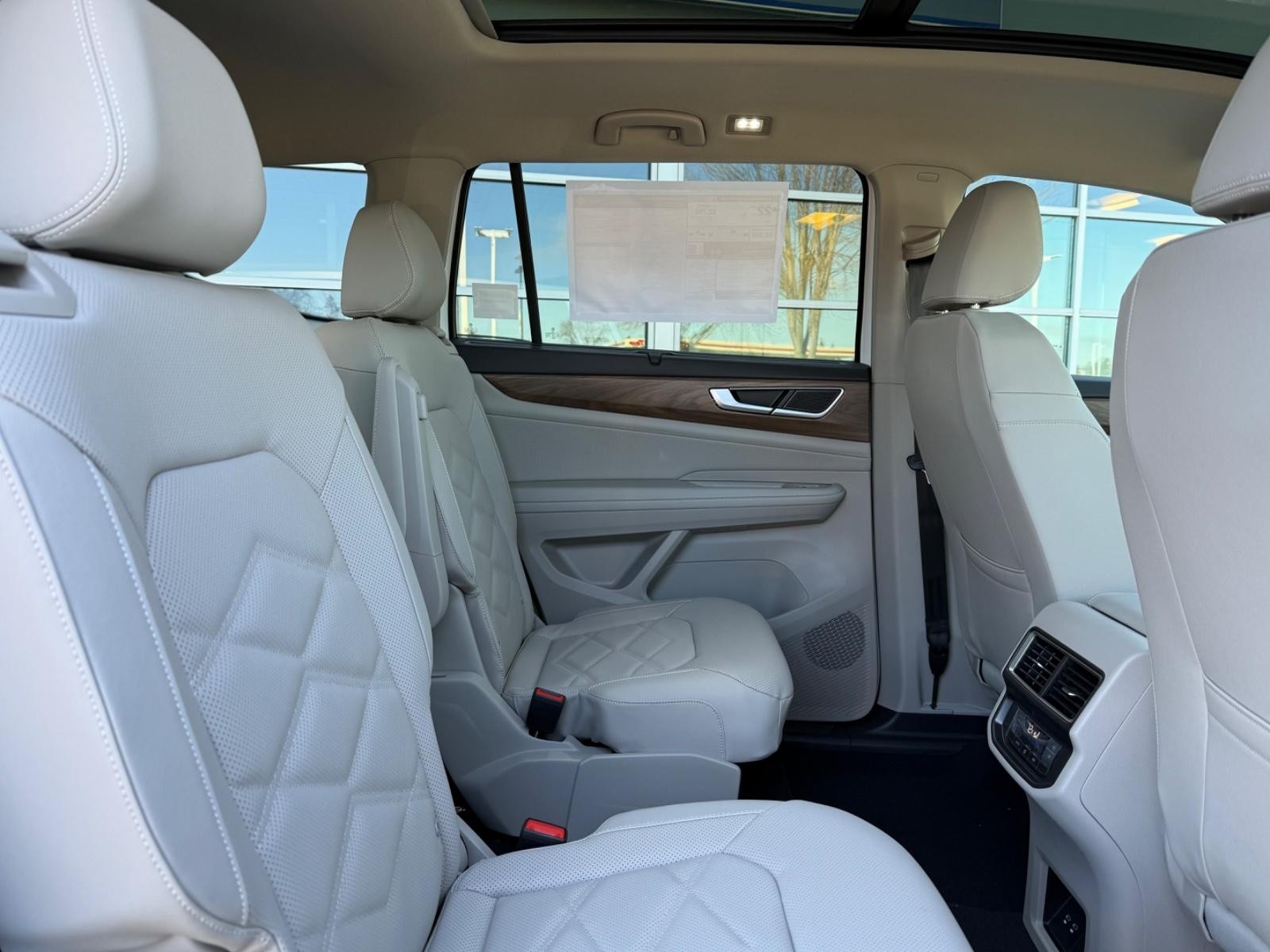 Volkswagen Atlas Vehicle Image 06