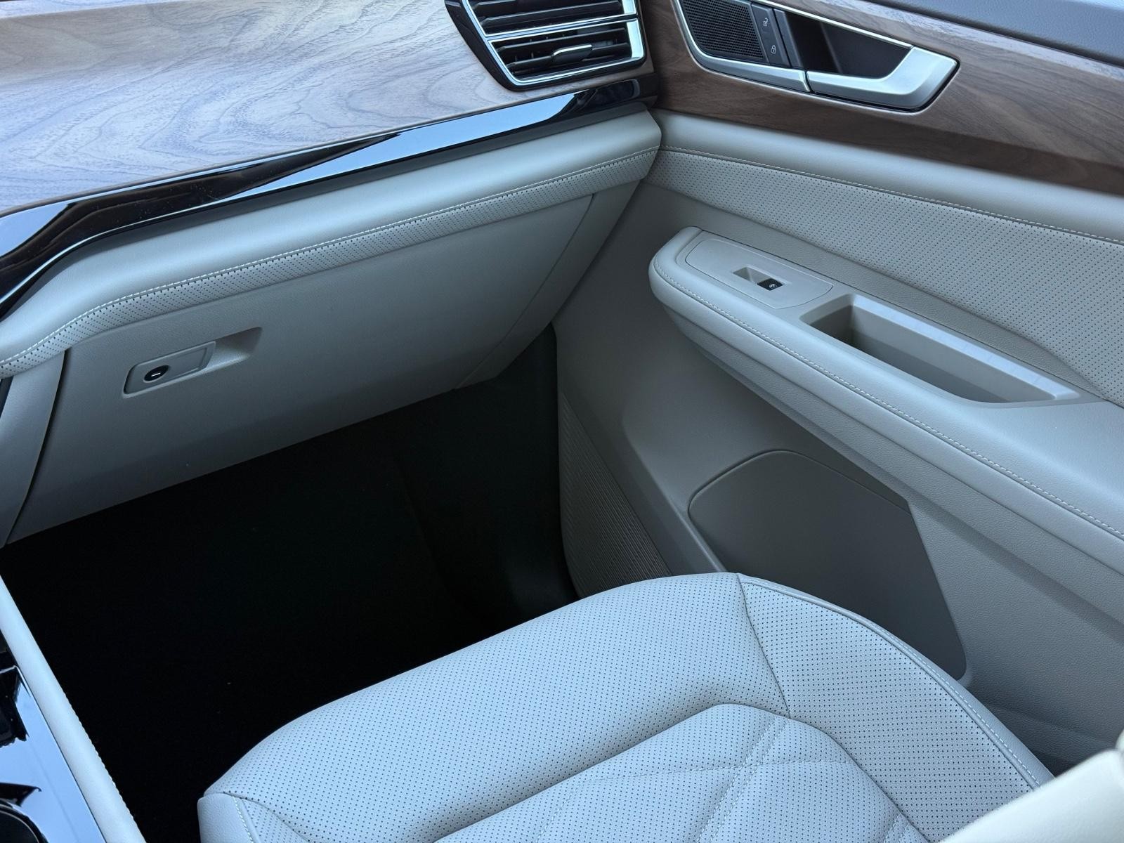 Volkswagen Atlas Vehicle Image 11