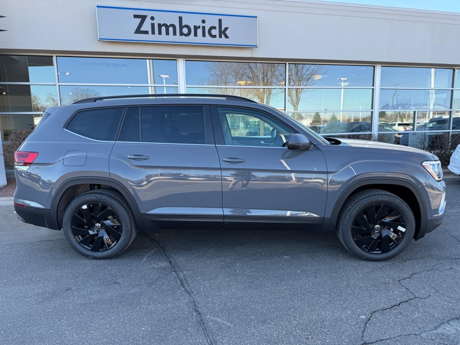 Volkswagen Atlas Vehicle Image 02